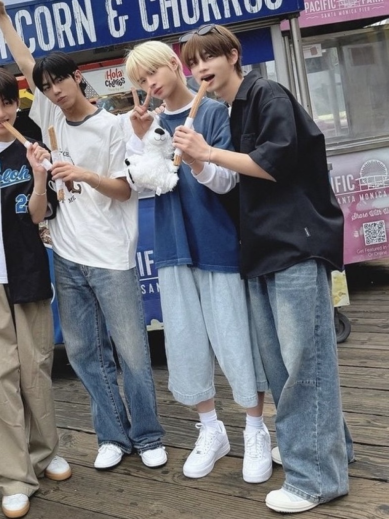 Millo Archive Loose Straight Denim Pants Deep Blue 착용 스타일 - 1