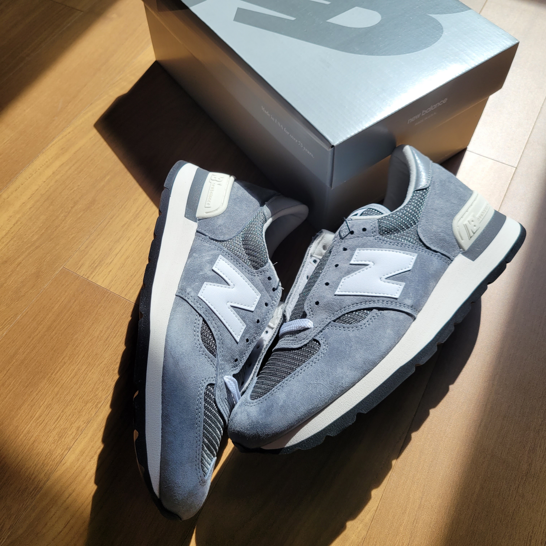 New Balance 990v1 Made in USA Grey White 착용 스타일 - 2