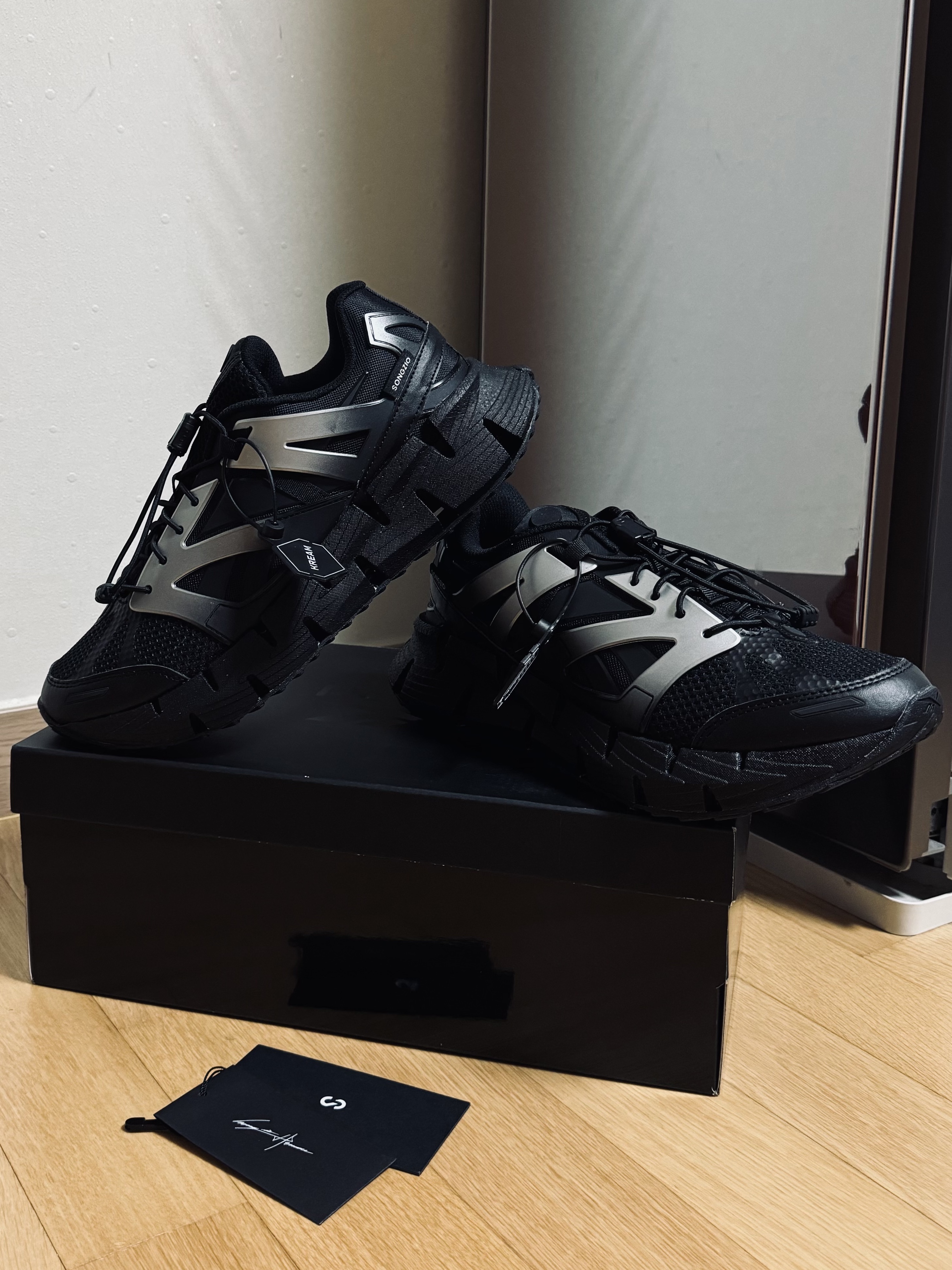 Reebok x Songzio Premier Floatzig Shadow Black 착용 스타일