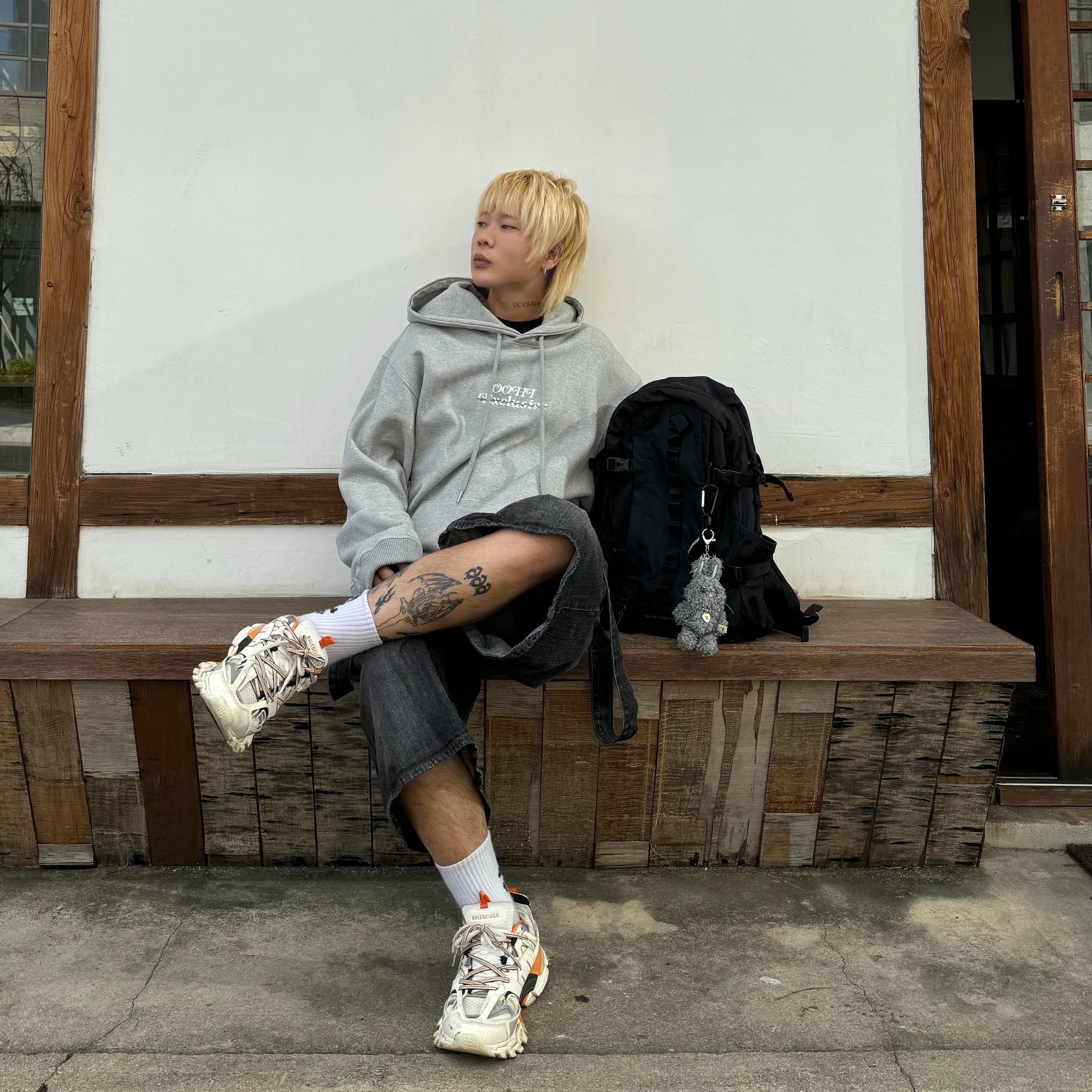 Balenciaga Track Sneakers White Orange 2019 착용 스타일 - 3