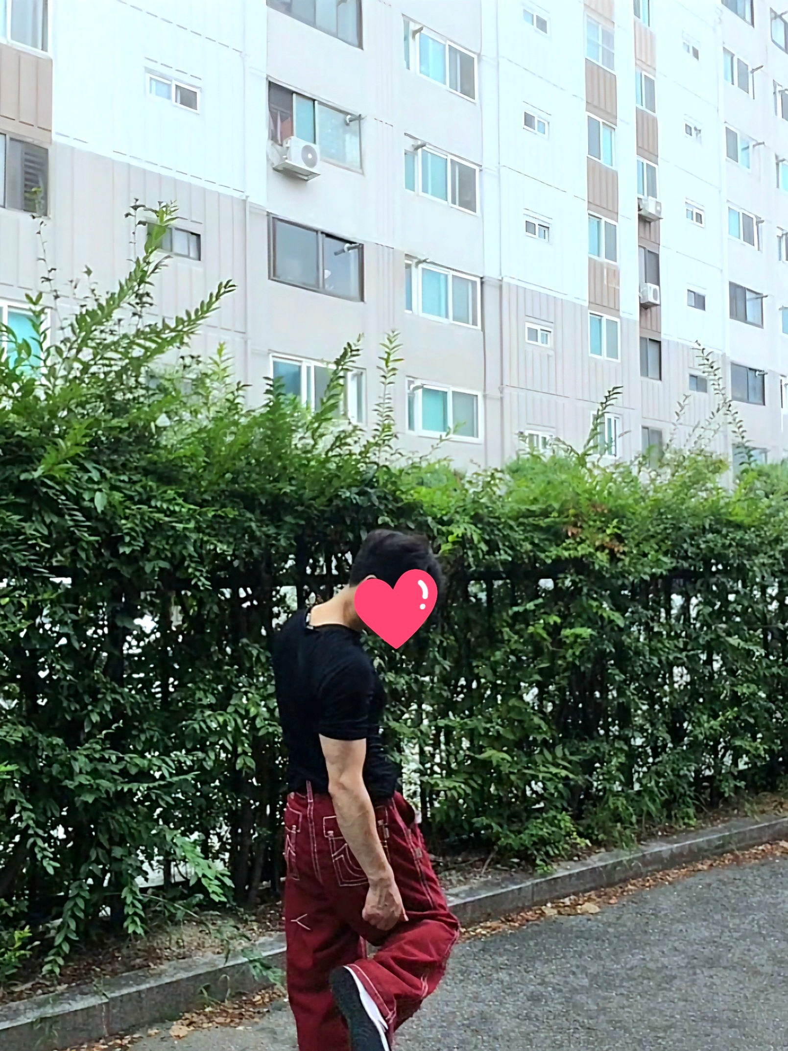 True Religion Scar Washed Denim Pants Red, Diesel B-1DR W Leather Belt with D Buckle Black 착용 스타일 - 4
