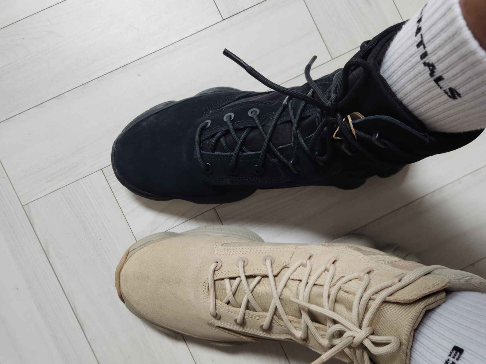 Adidas Yeezy 500 High Tactical Utility Black 착용 스타일 - 7