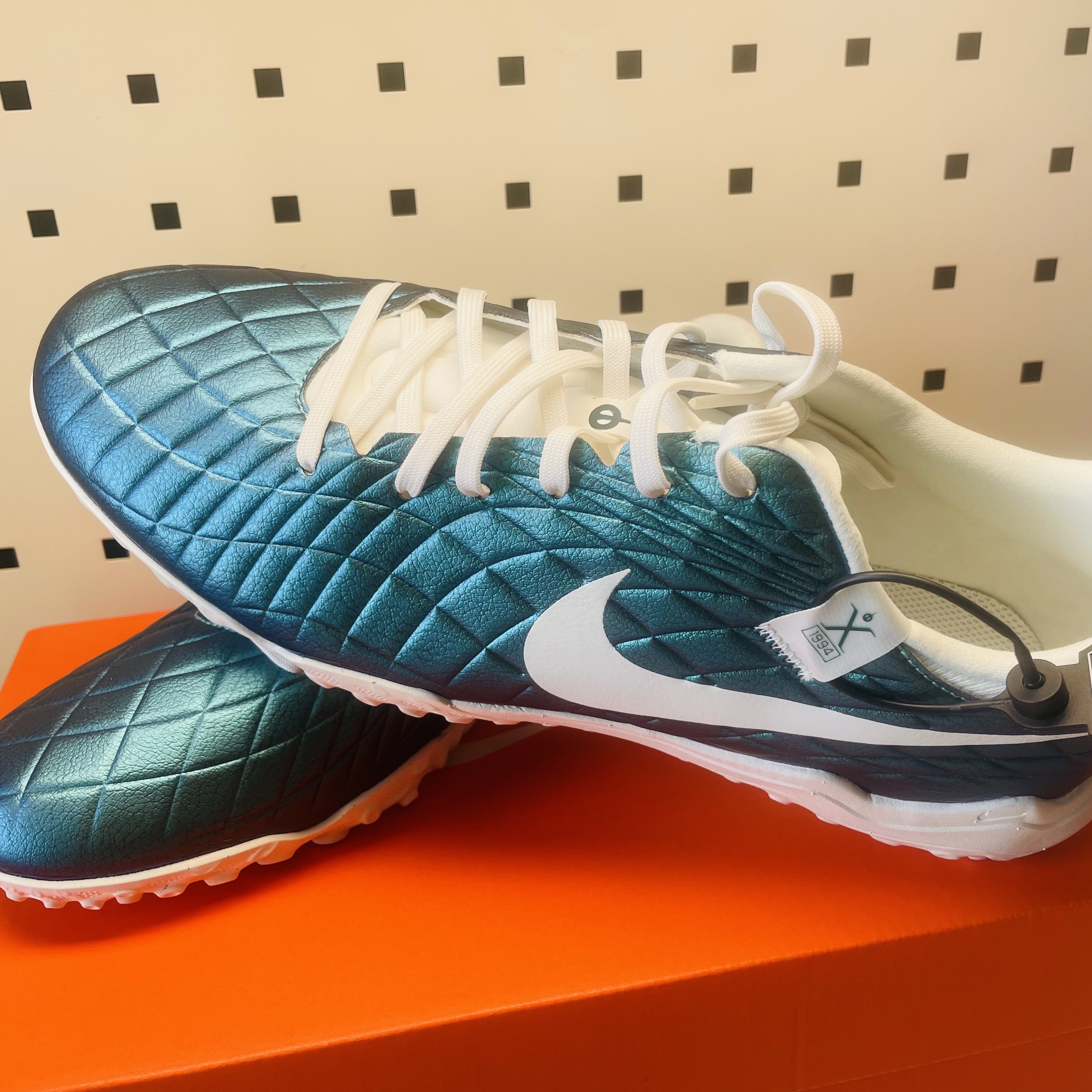 Nike Tiempo Emerald Legend 10 Academy TF Dark Atomic Teal Sail 착용 스타일 - 1