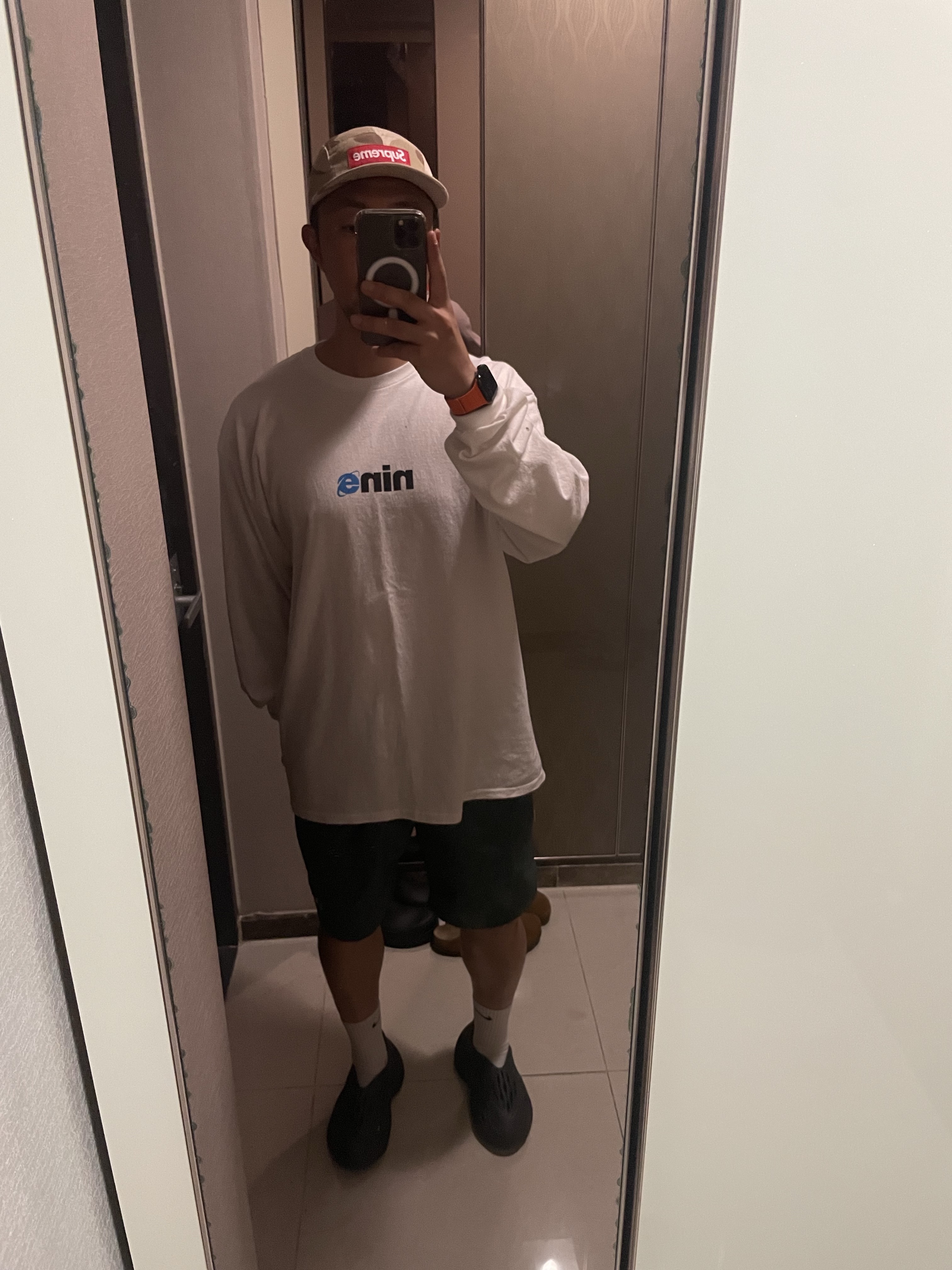Supreme Washed Chino Twill Camp Cap Desert Camo - 24SS, Adidas Yeezy Foam RNNR Carbon 착용 스타일