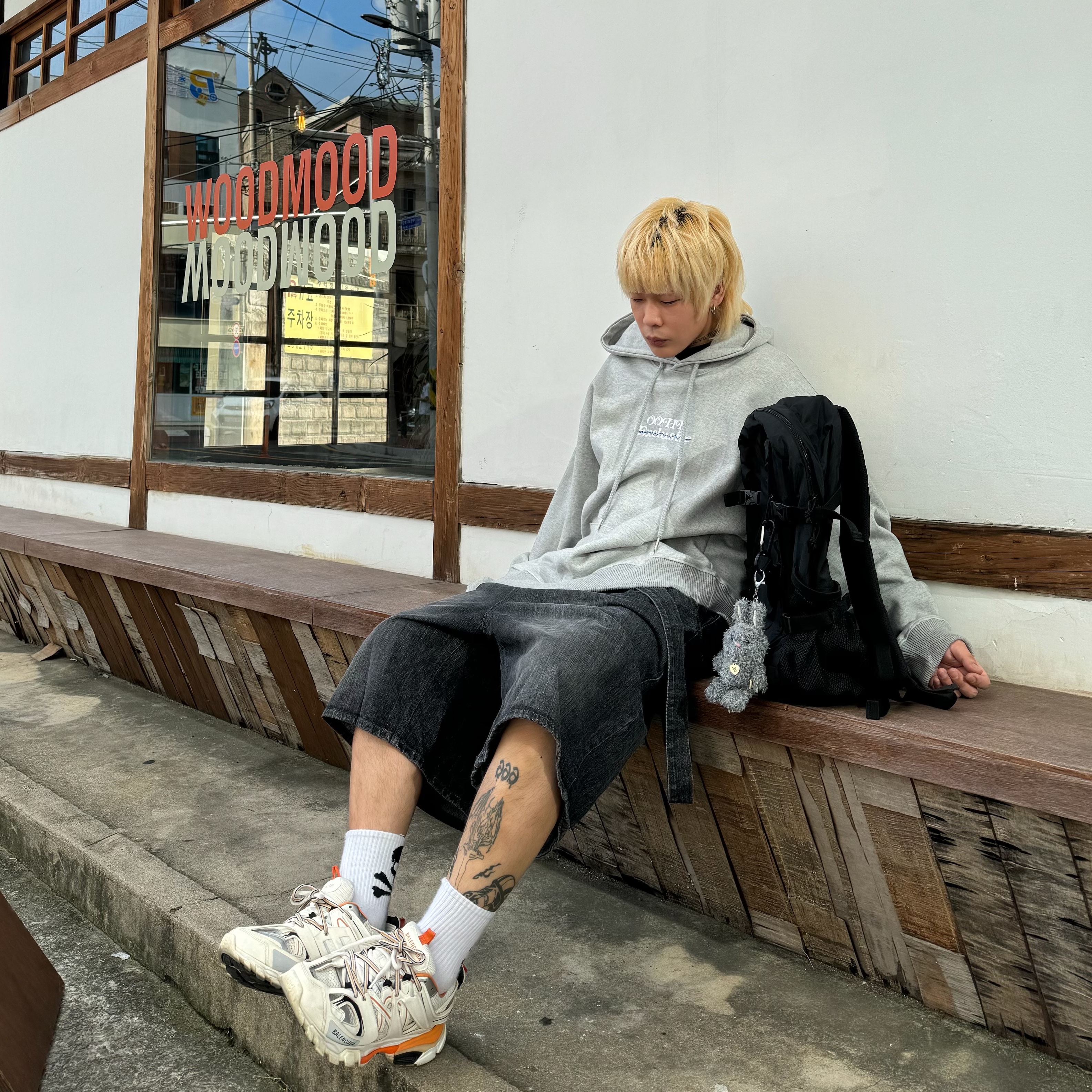 Balenciaga Track Sneakers White Orange 2019 착용 스타일 - 2