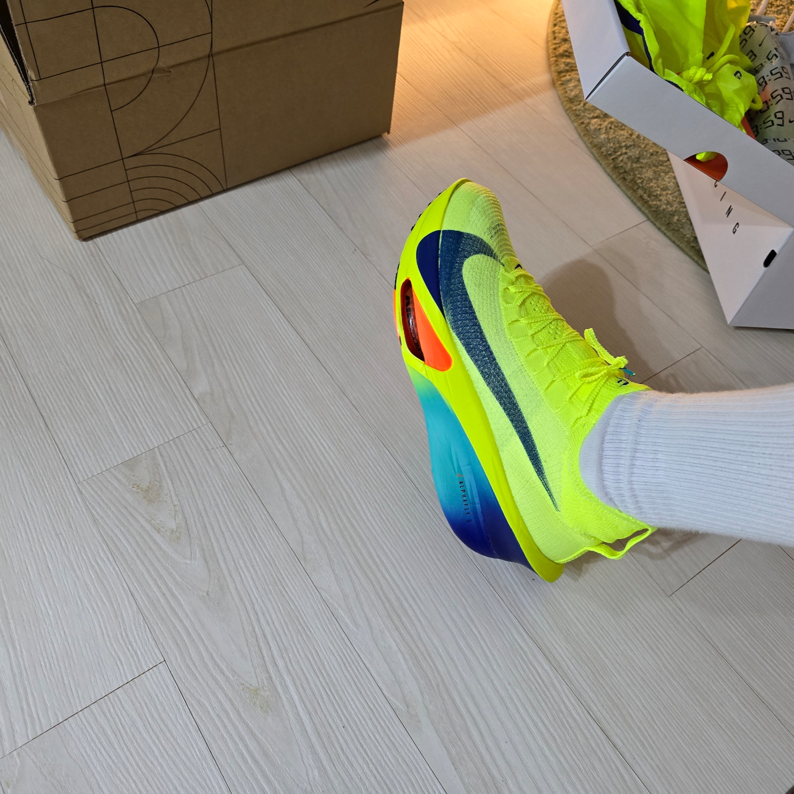 Nike Air Zoom Alphafly Next% 3 Volt 착용 스타일 - 3