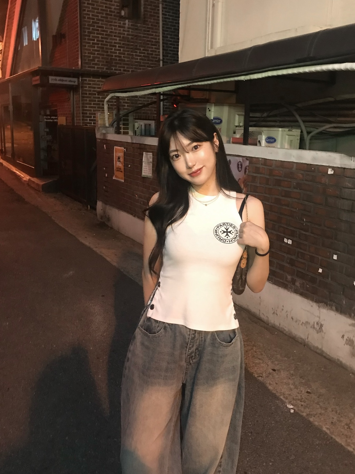 Punch Drunk Parties Mother's Worry Tank Top White, Punch Drunk Parties Gyeolsoc Tank Top White 착용 스타일 - 1