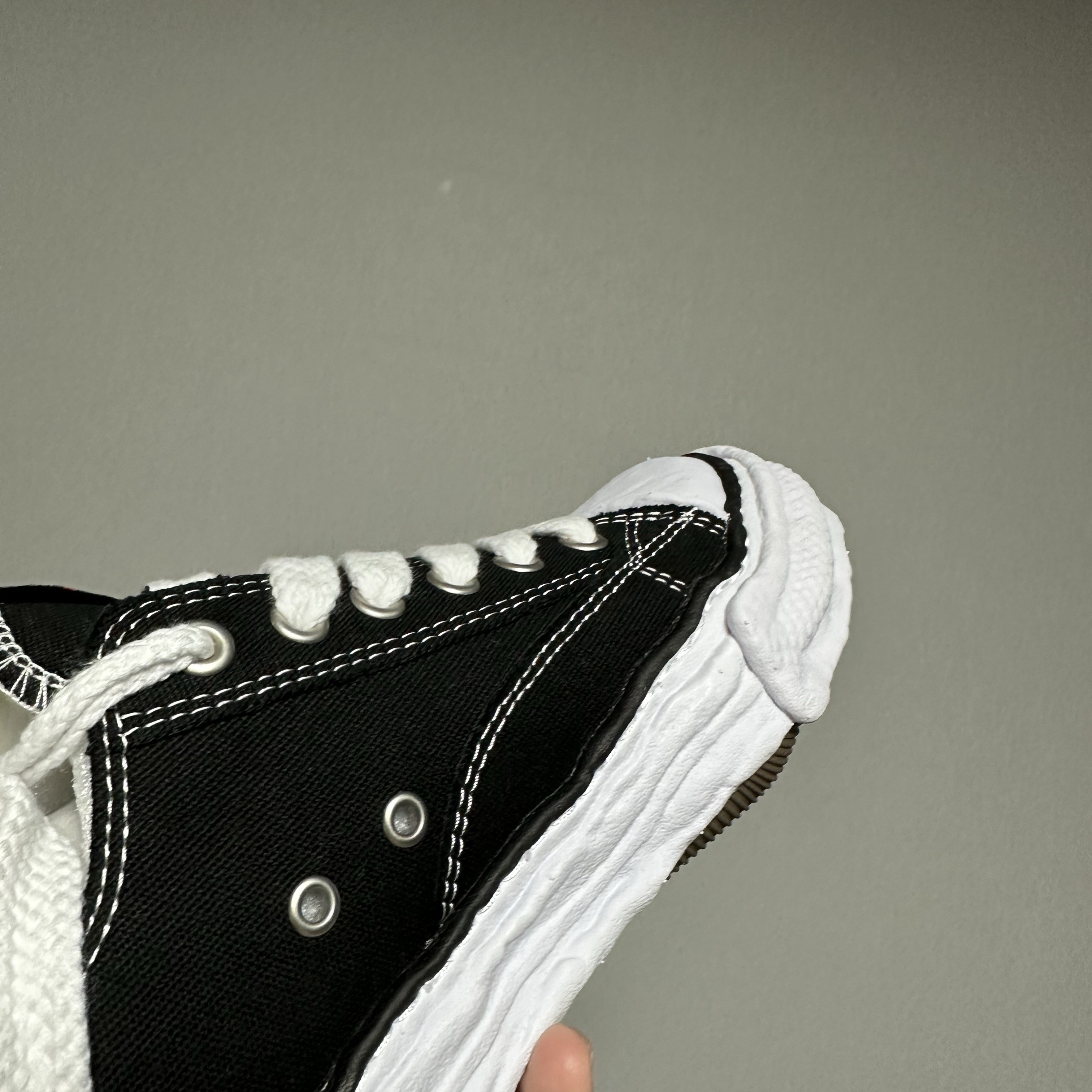 Maison Mihara Yasuhiro Peterson23 OG Sole Canvas Low-top Sneakers Black 착용 스타일 - 4