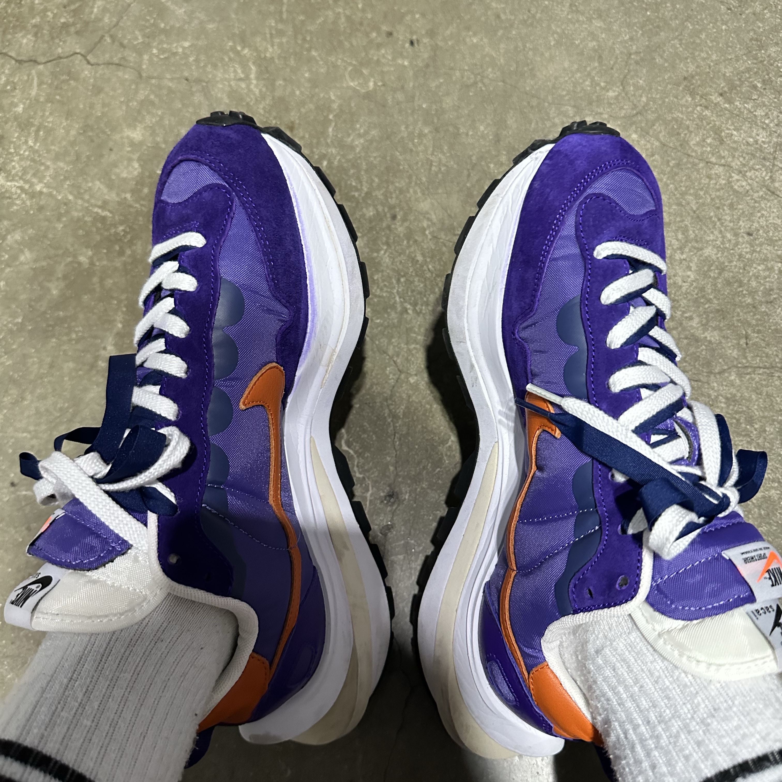 Nike x Sacai VaporWaffle Dark Iris 착용 스타일