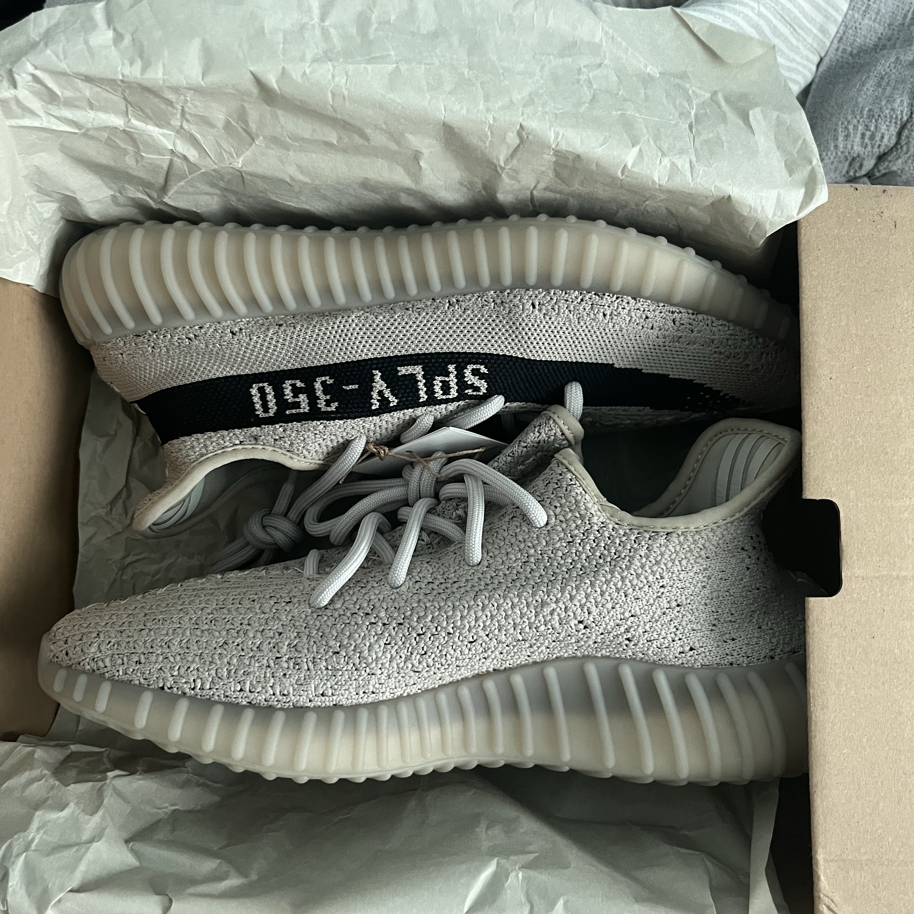 Adidas Yeezy Boost 350 V2 Slate Core Black 2022/2023 착용 스타일 - 2