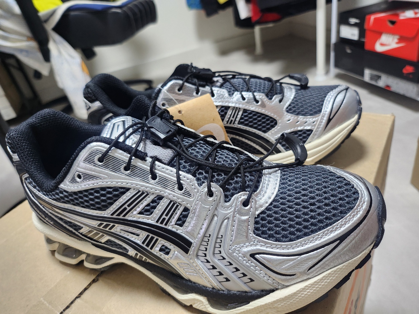 Asics Unlimited Gel-Kayano 14 Carrier Grey Black 착용 스타일