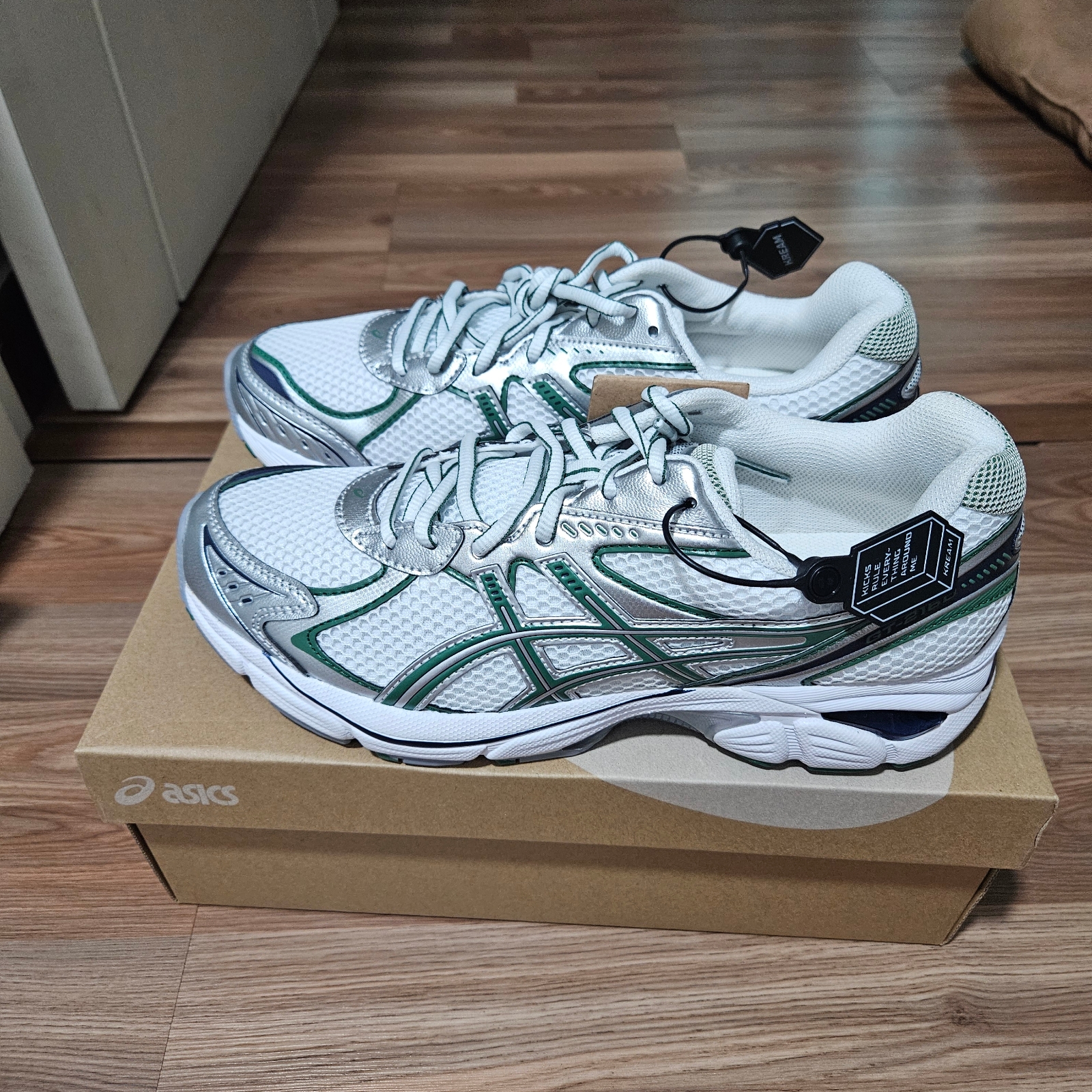 Asics GT-2160 White Shamrock Green, Asics GT-2160 White Illusion Blue 착용 스타일 - 1