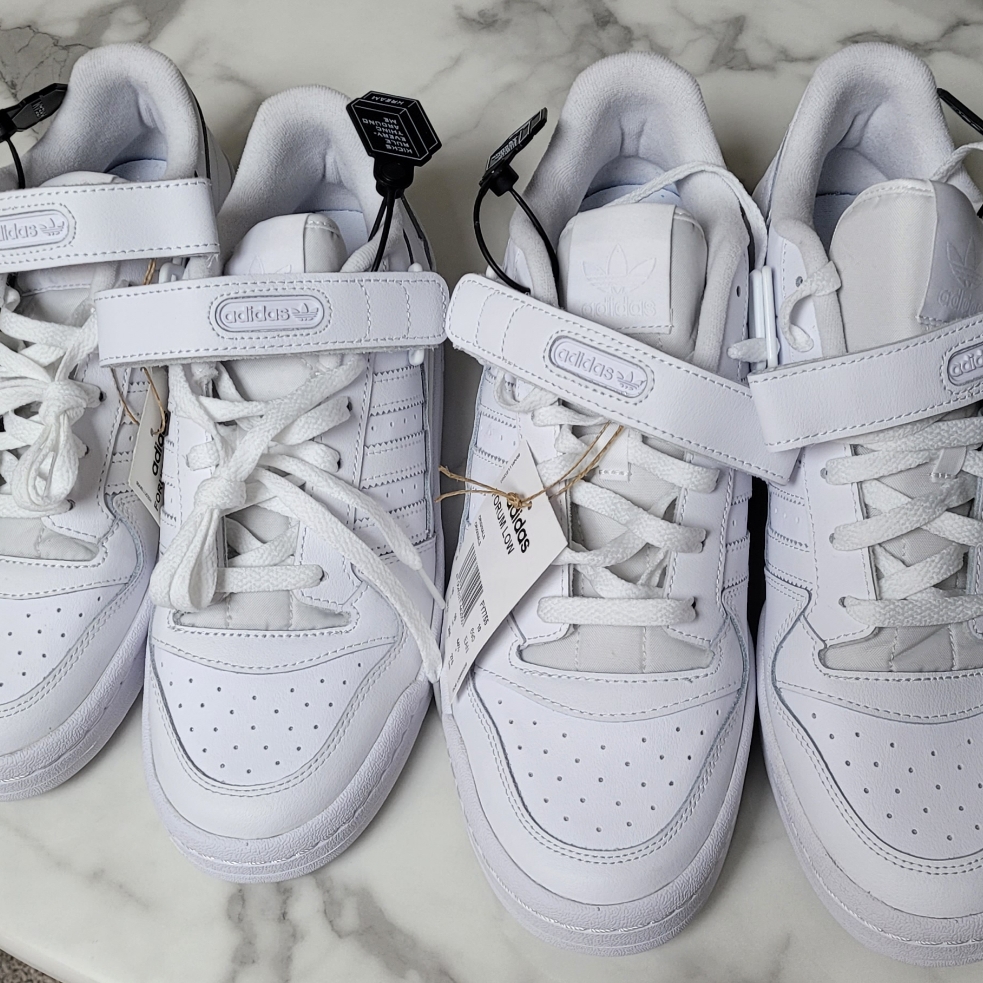 Adidas Forum Low Triple White 착용 스타일 - 2