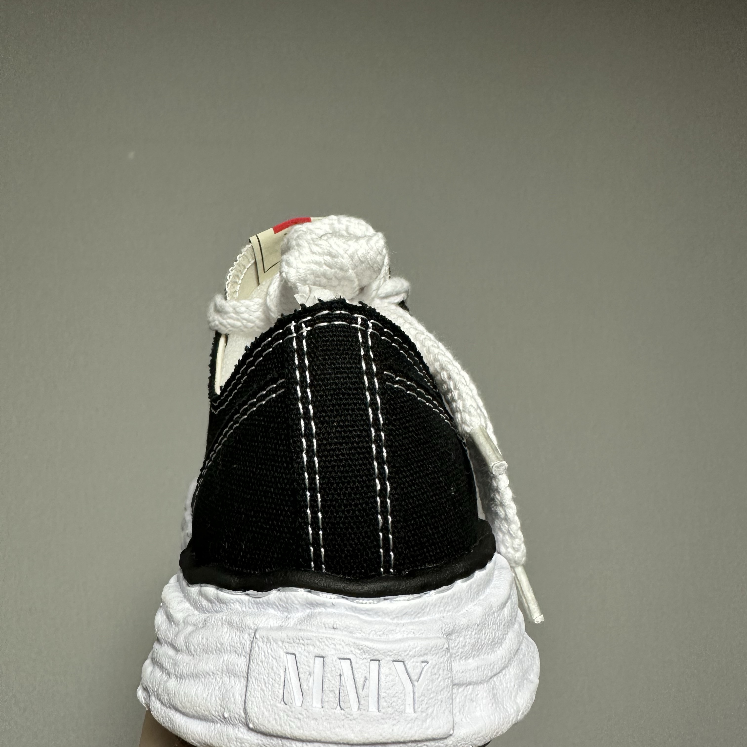 Maison Mihara Yasuhiro Peterson23 OG Sole Canvas Low-top Sneakers Black 착용 스타일 - 2