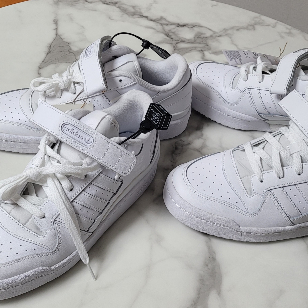 Adidas Forum Low Triple White 착용 스타일 - 1