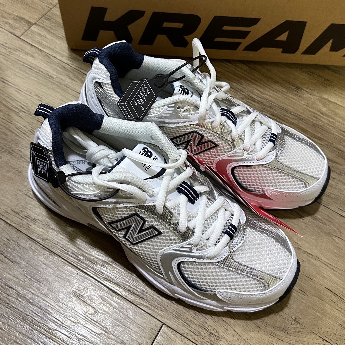 New Balance 530 White 착용 스타일