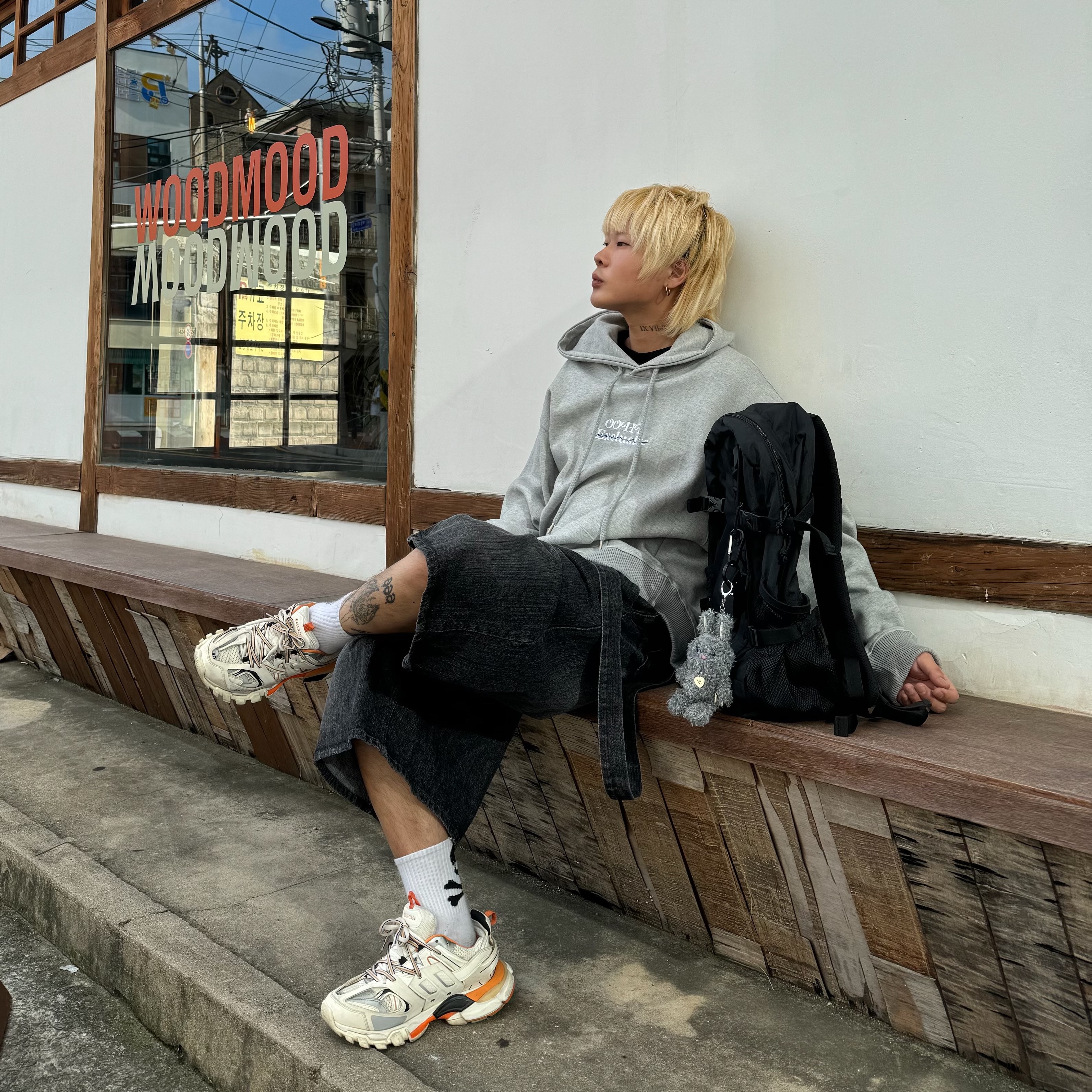 Balenciaga Track Sneakers White Orange 2019 착용 스타일 - 1