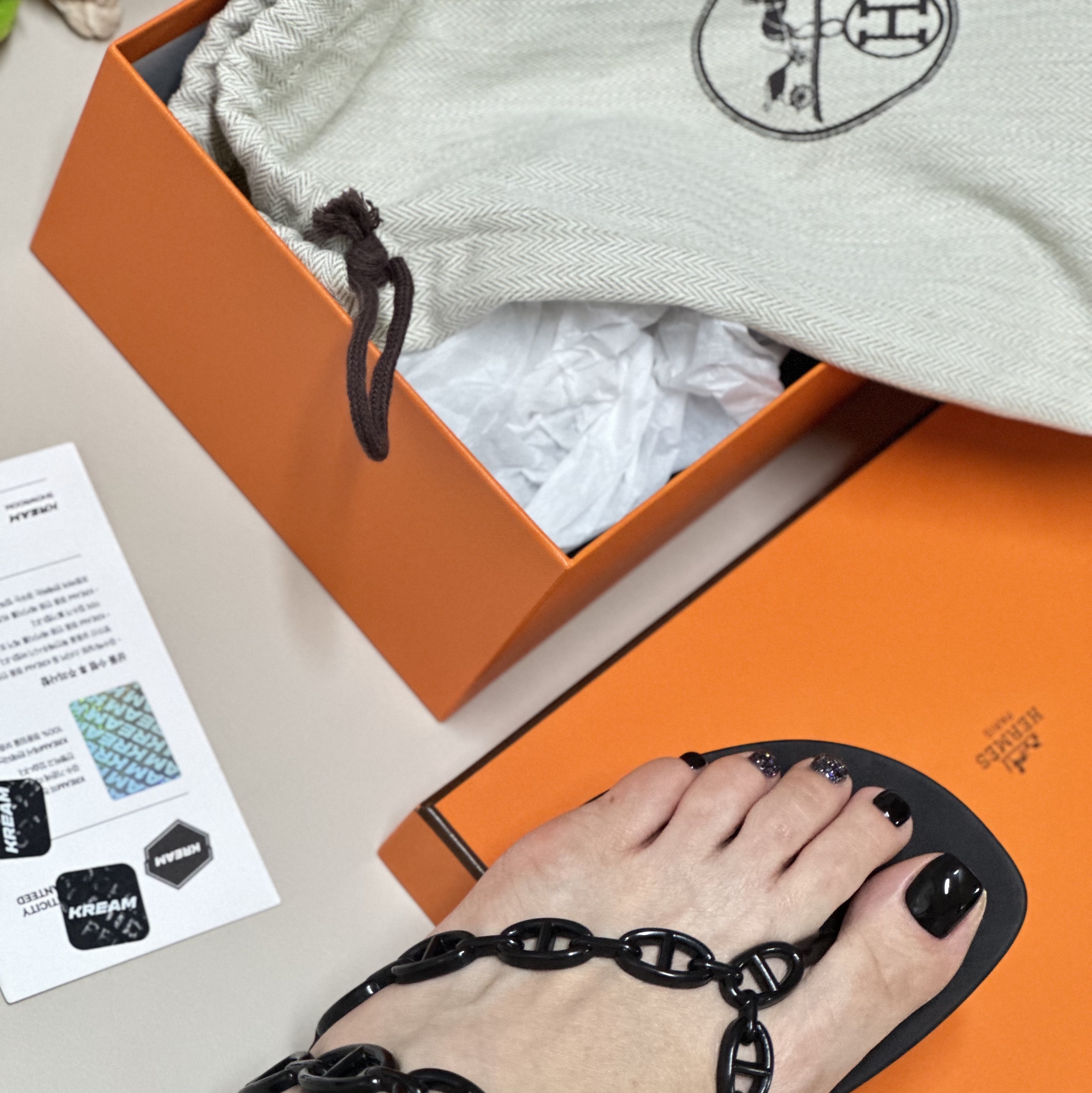 (W) Hermes Island Sandal & Noir 착용 스타일