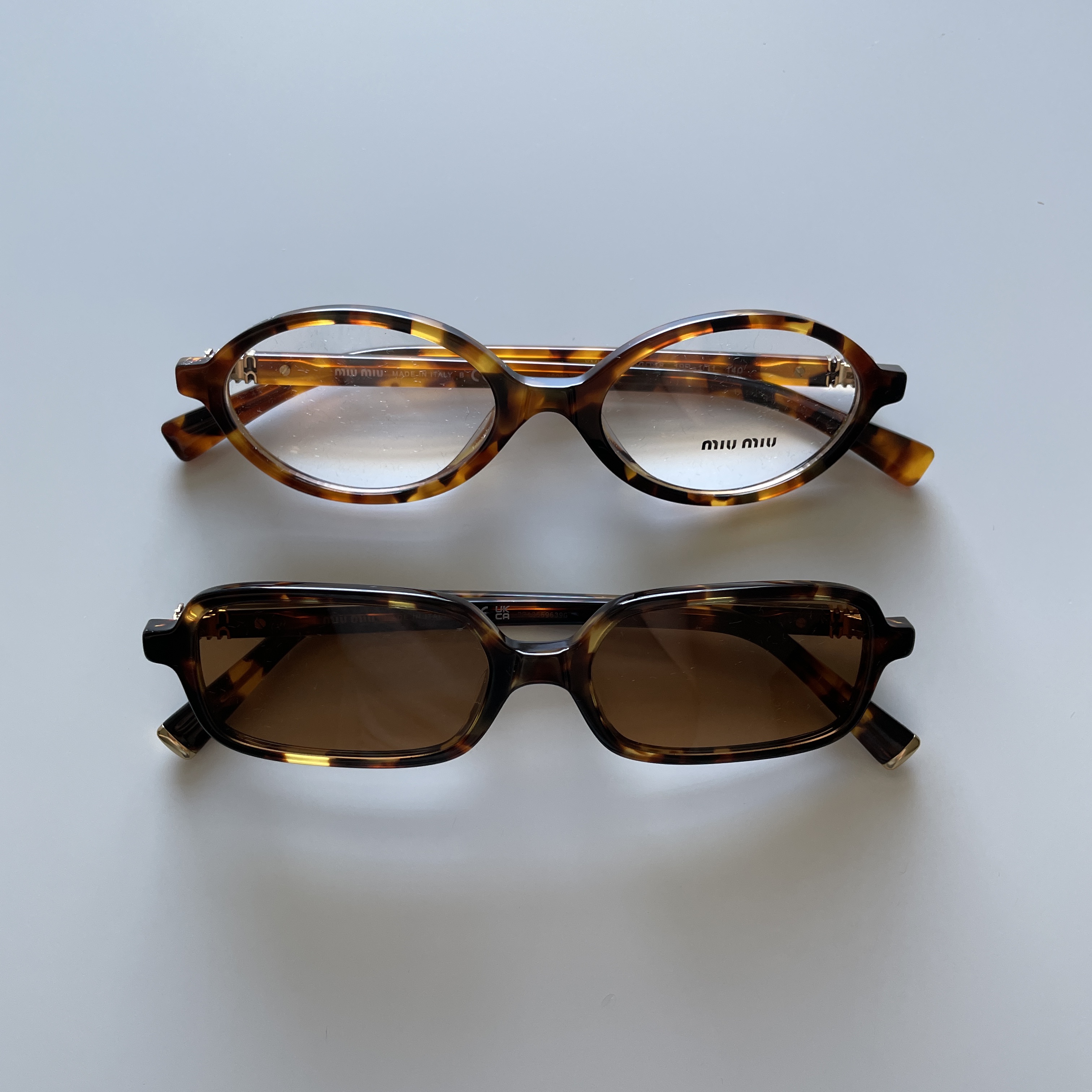 (W) Miu Miu Regard sunglasses Blue Lenses Honey Tortoiseshell Acetate Alternative fit, (W) Miu Miu Regard Sunglasses Camel Beige Lenses Honey Tortoiseshell Acetate Standard fit 착용 스타일 - 3