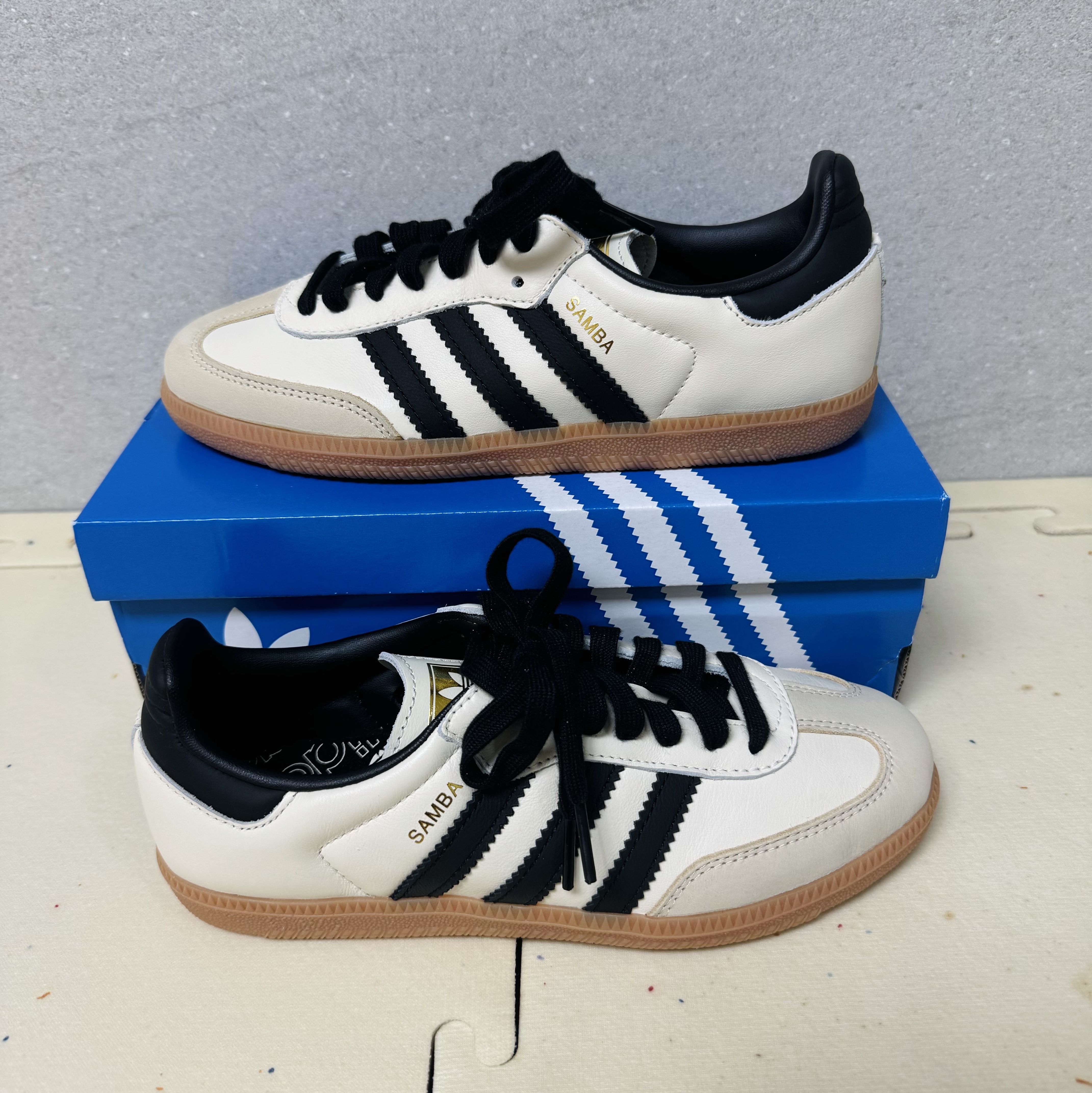 (W) Adidas Samba OG Cream White Core Black 착용 스타일 - 1