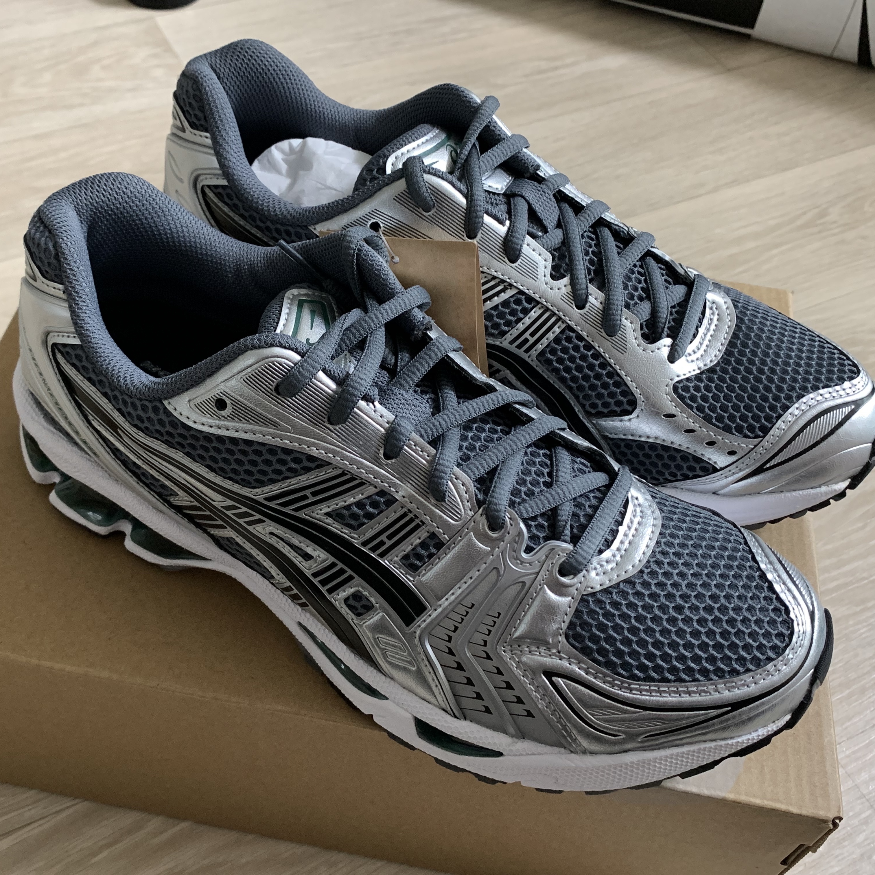 Asics Gel-Kayano 14 Metropolis Jasper Green 착용 스타일 - 1
