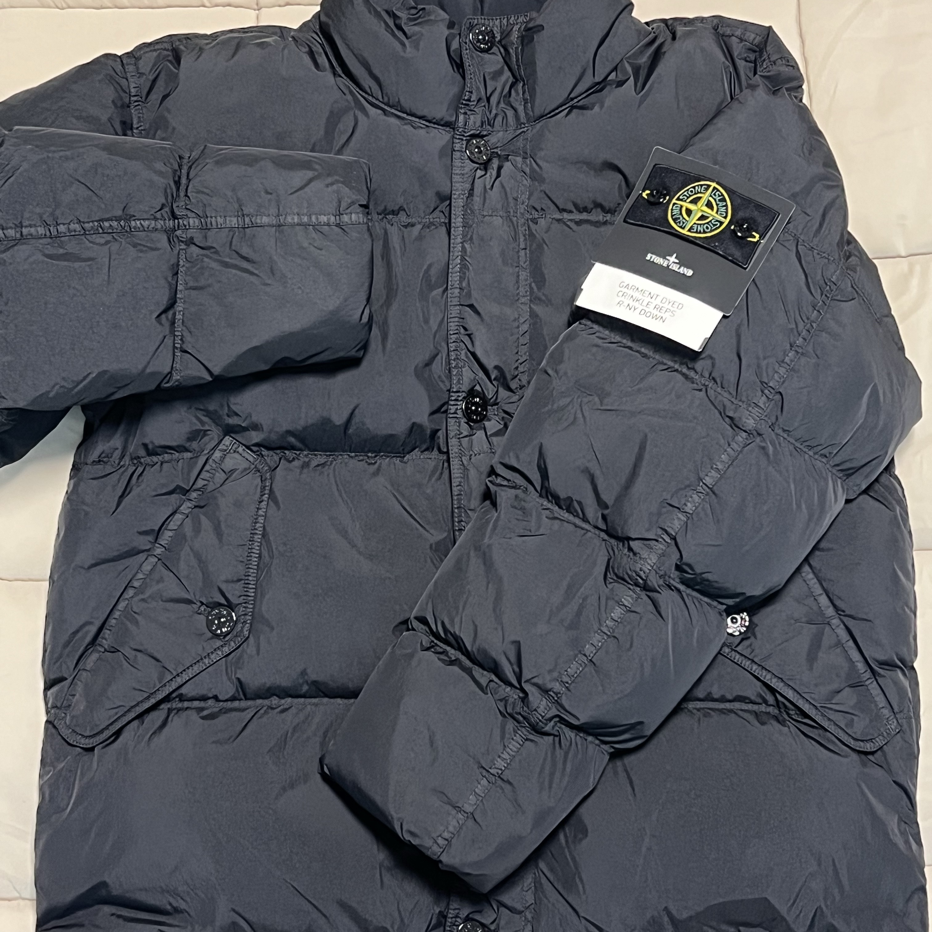 Stone Island 40123 Garment Dyed Crinkle Reps R-NY Down Jacket Black - 24FW 착용 스타일 - 2