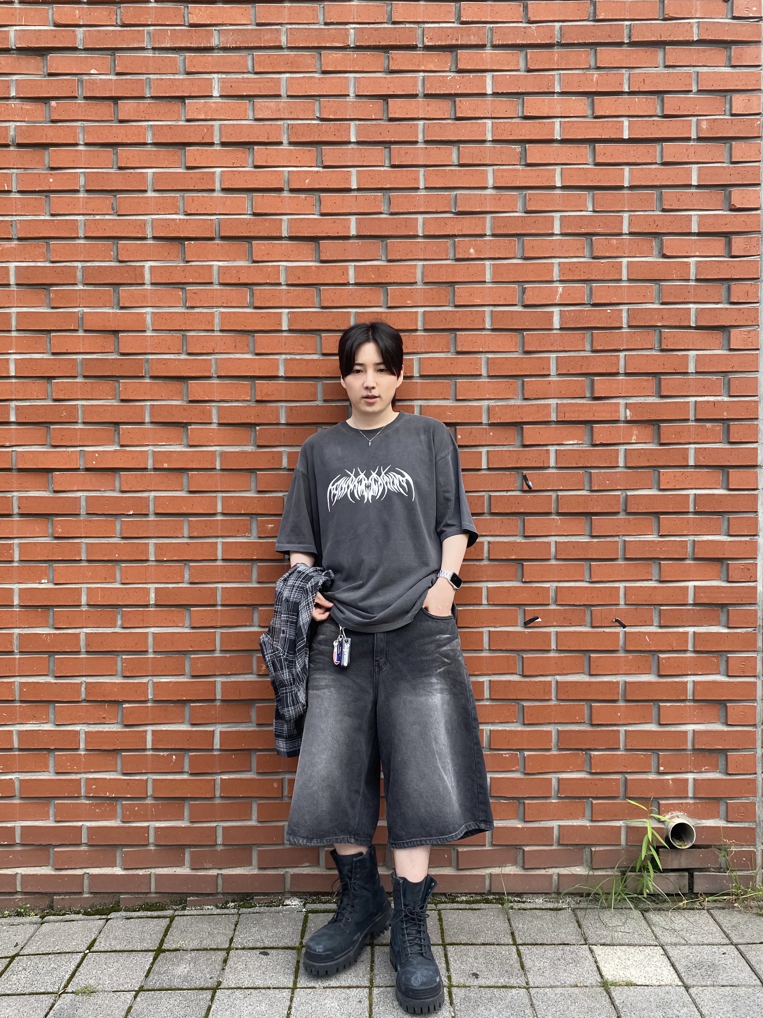 Supreme Floating Keychain Black - 23FW, Balenciaga Combat Strike 20mm Boots Black 착용 스타일 - 1