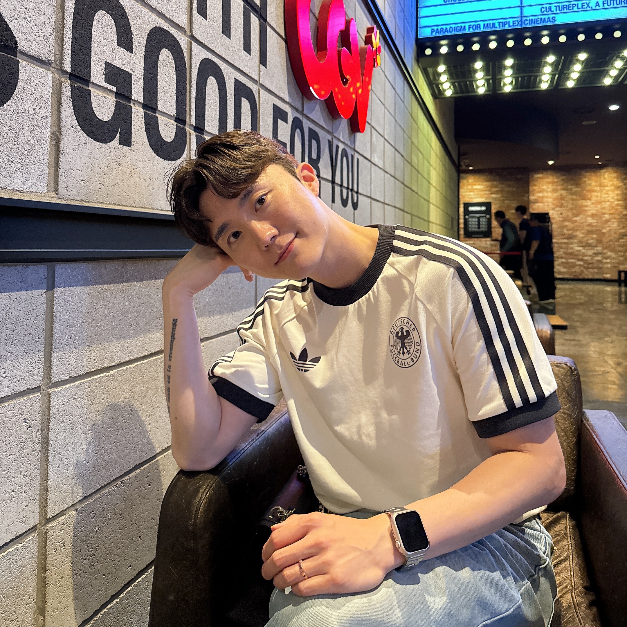 Adidas German Adicolor Classic 3-Stripes T-Shirt Off White - KR Sizing 착용 스타일