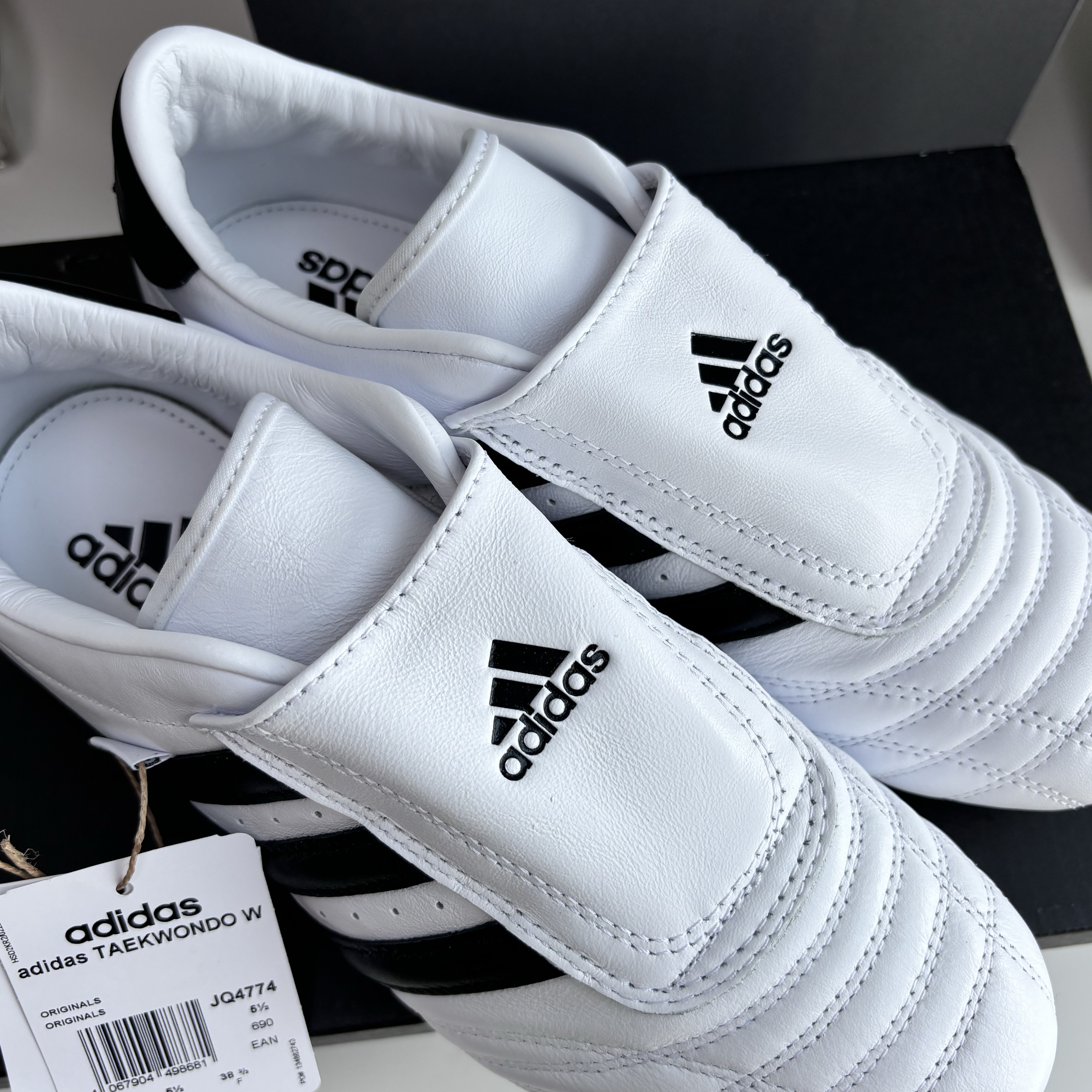 (W) Adidas Taekwondo Cloud White Core Black 착용 스타일