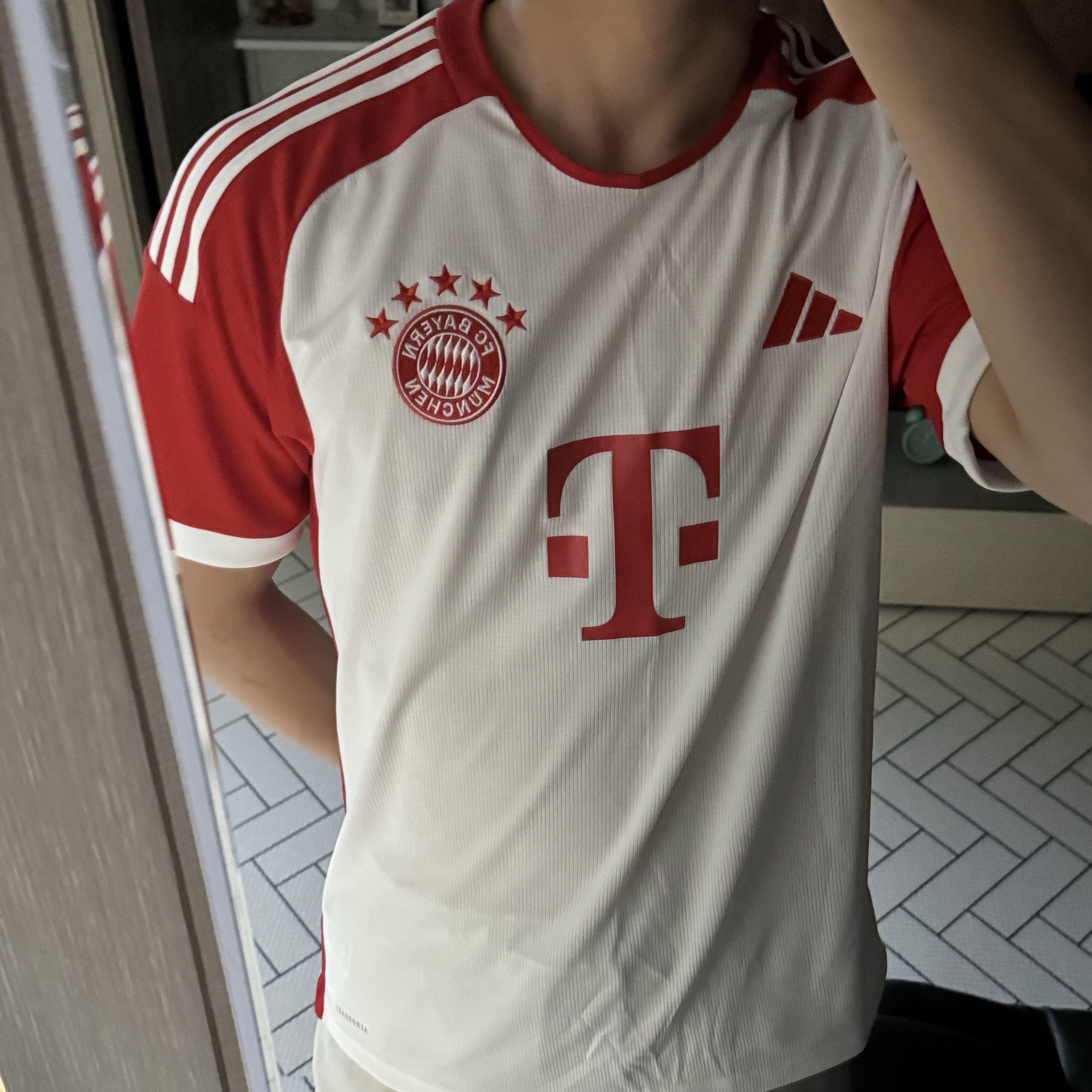Adidas Bayern Munchen 2023/24 Home Jersey White Red - KR Sizing (Non Marking Ver.) 착용 스타일