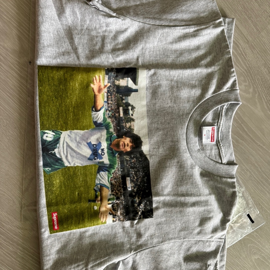 Supreme Maradona T-Shirt Ash Grey - 24SS 착용 스타일 - 2