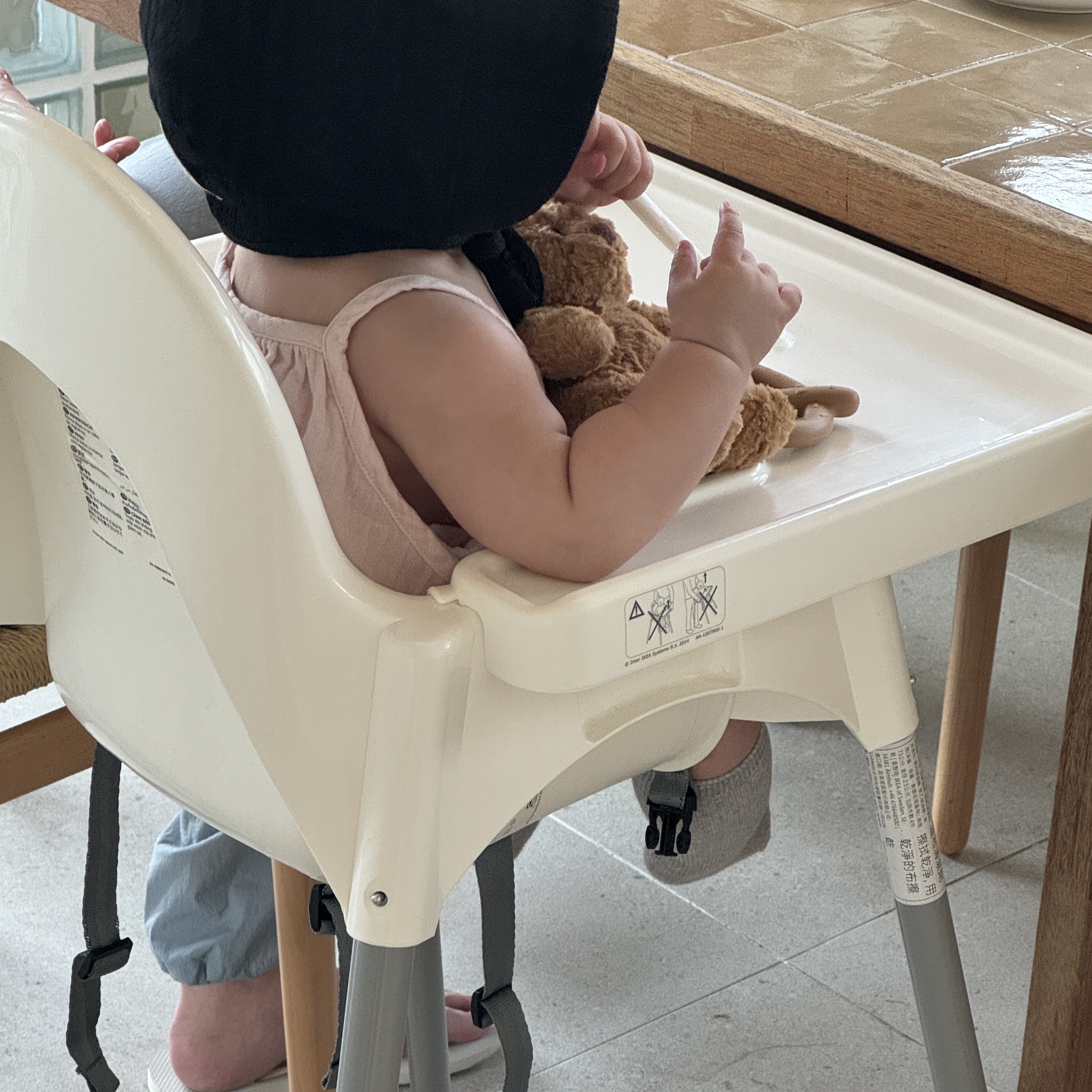 Jellycat Bartholomew Bear Tiny Brown 착용 스타일