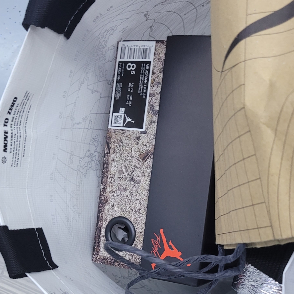 Jordan 4 x Nigel Sylvester RM SP Driveway Grey 착용 스타일