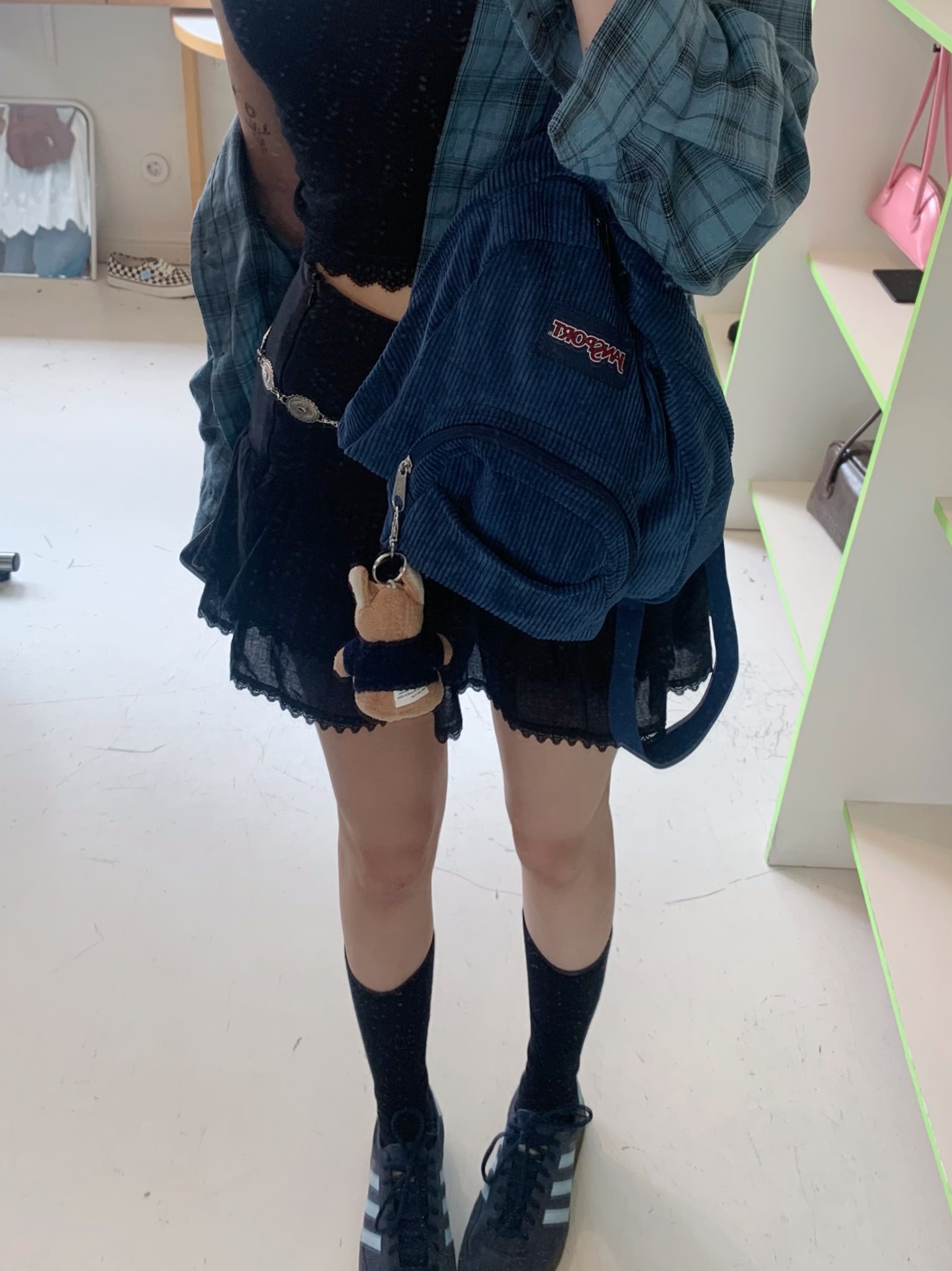 Adidas Spezial Handball Collegiate Navy, Jansport Right Pack Mini Corduroy Black 착용 스타일 - 2