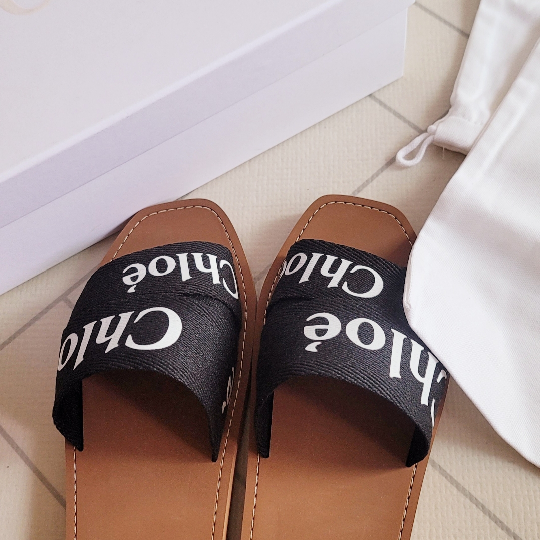 (W) Chloe Woody Flat Mule Black 착용 스타일