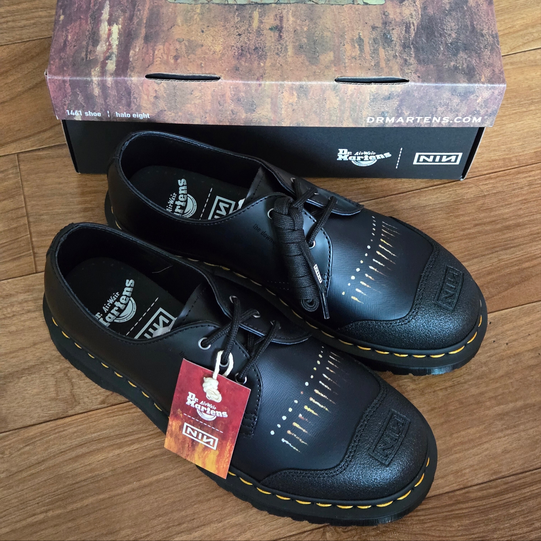 Dr. Martens 1461 Nine Inch Nails Leather Oxford Shoes Black 착용 스타일 - 1