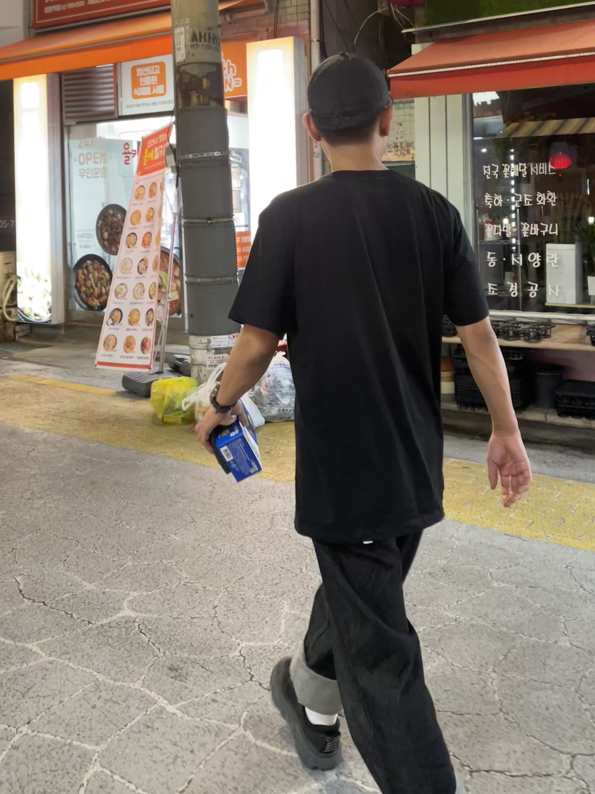 Hoka Bondi 7 Black 착용 스타일 - 1