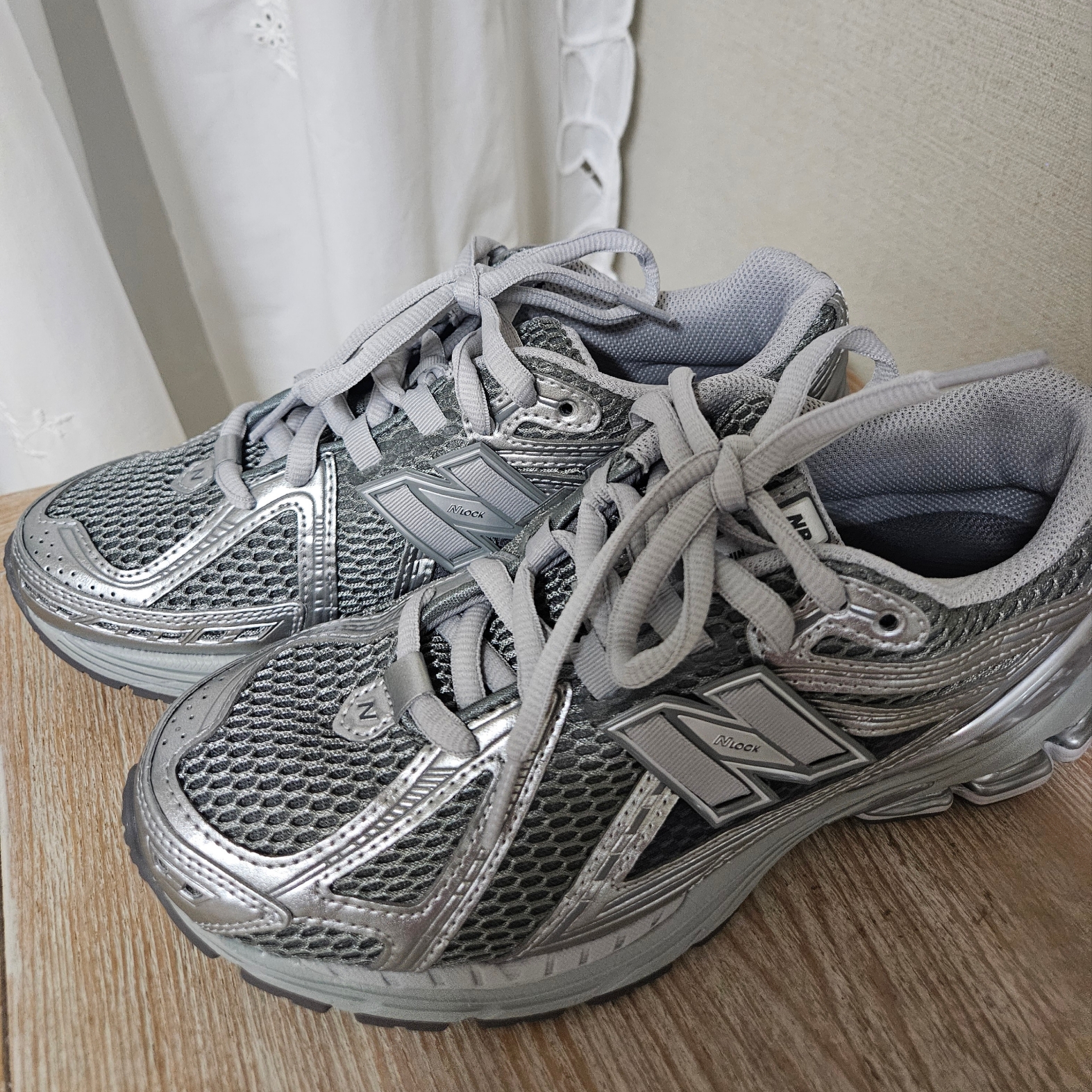 New Balance 1906R Harbor Grey Silver Metalic 착용 스타일