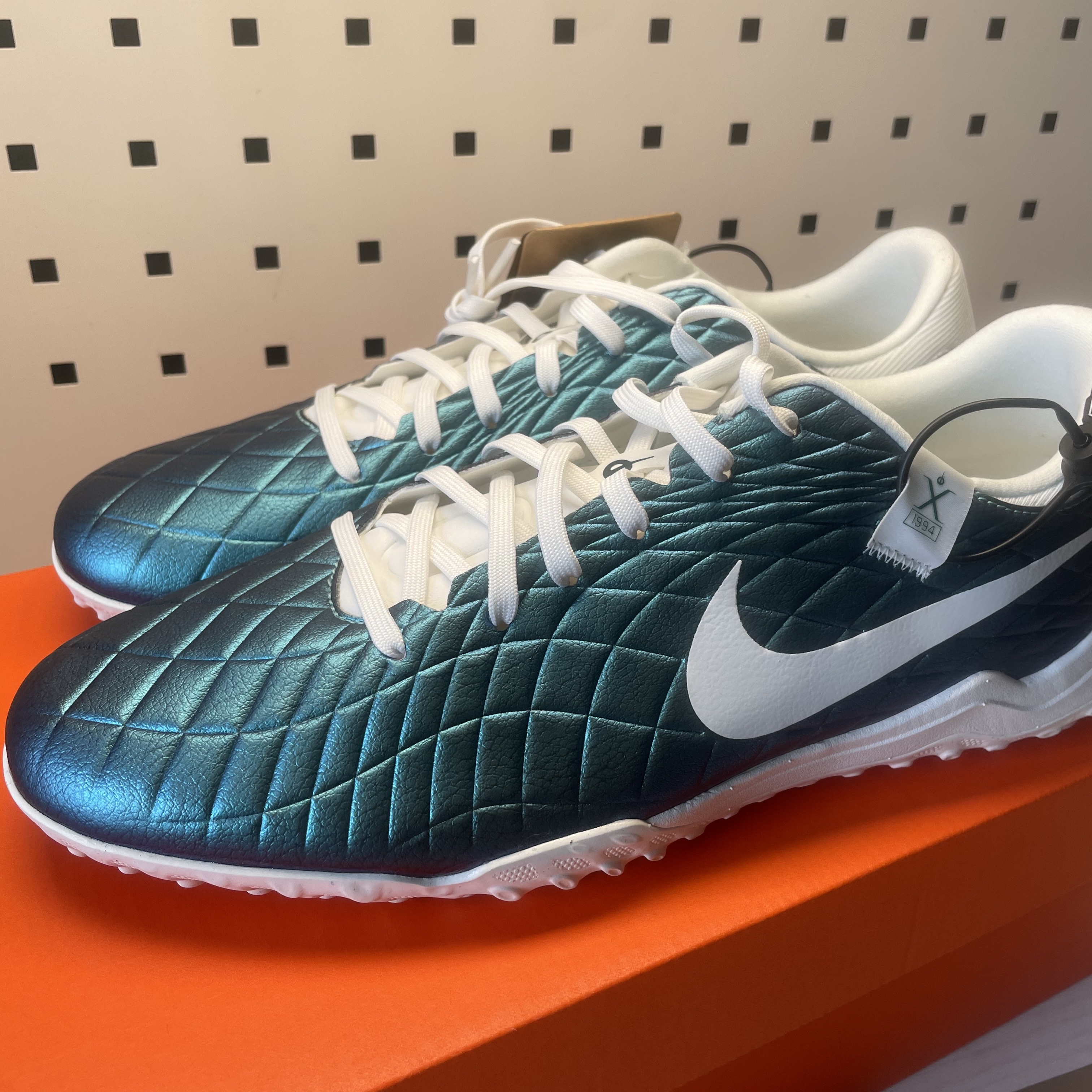 Nike Tiempo Emerald Legend 10 Academy TF Dark Atomic Teal Sail 착용 스타일 - 2