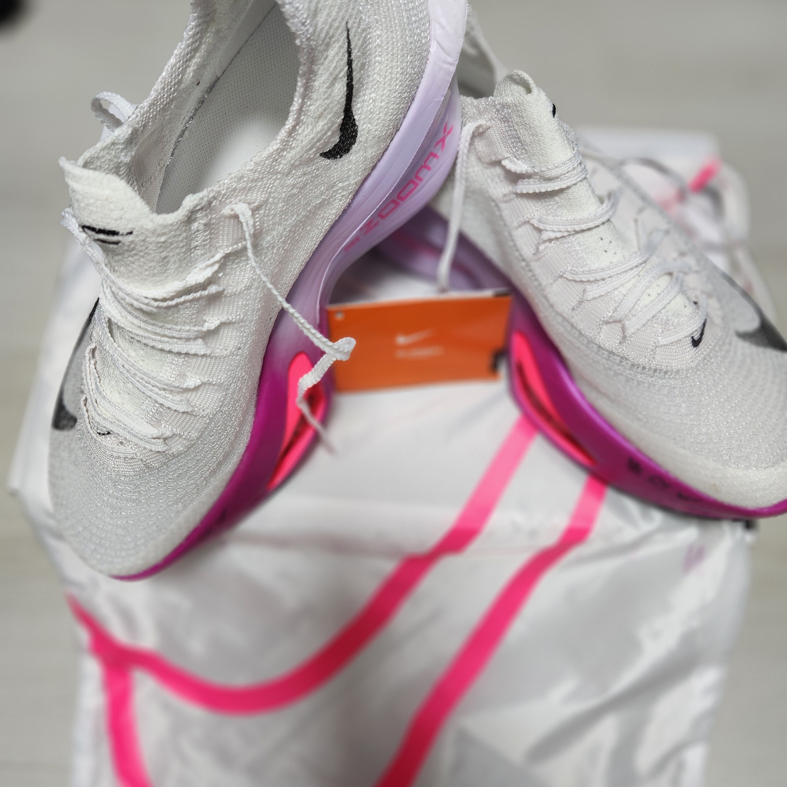 Nike Air Zoom Alphafly Next% 3 Hyper Pink 착용 스타일 - 2