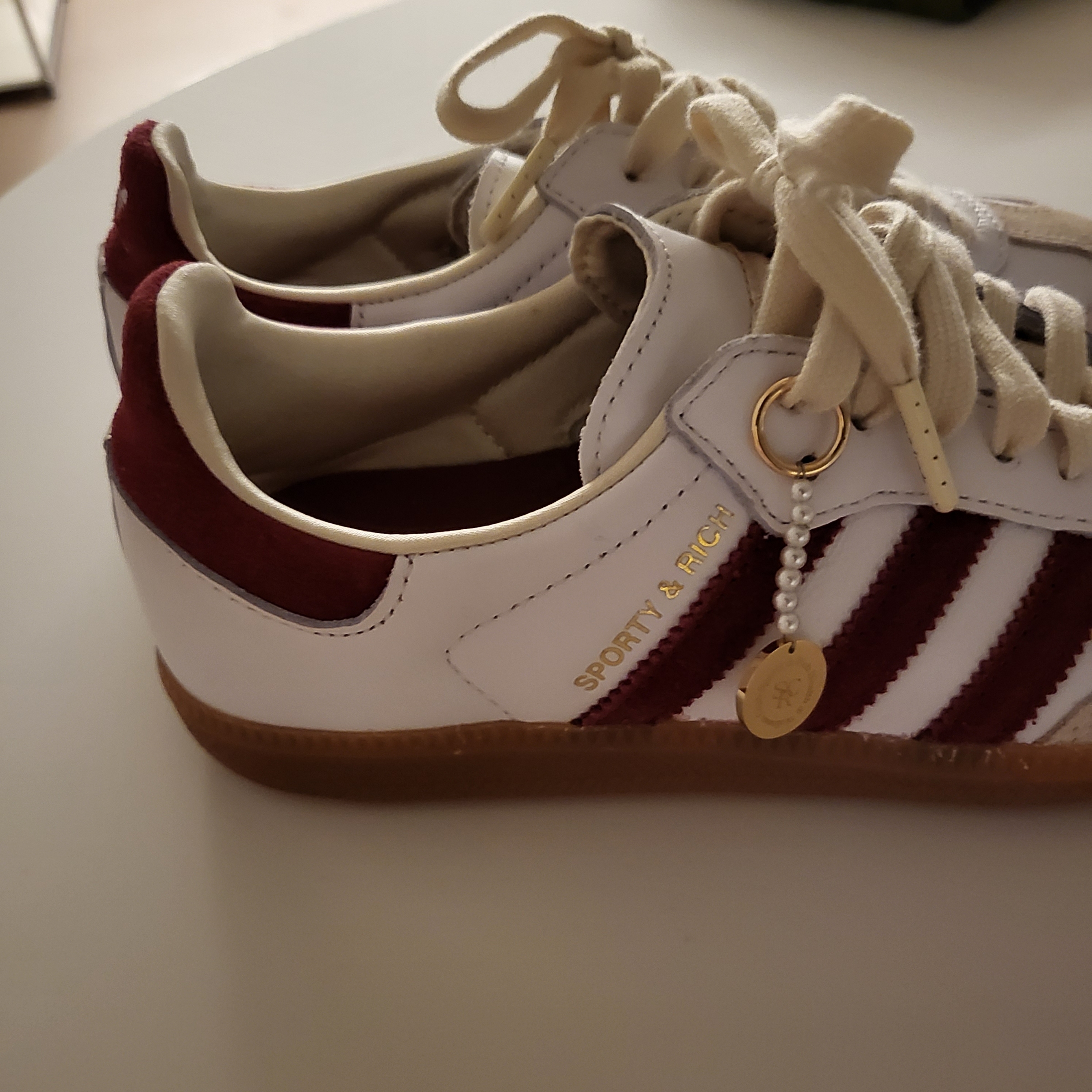 Adidas x Sporty & Rich Samba OG Cloud White Collegiate Burgundy 착용 스타일