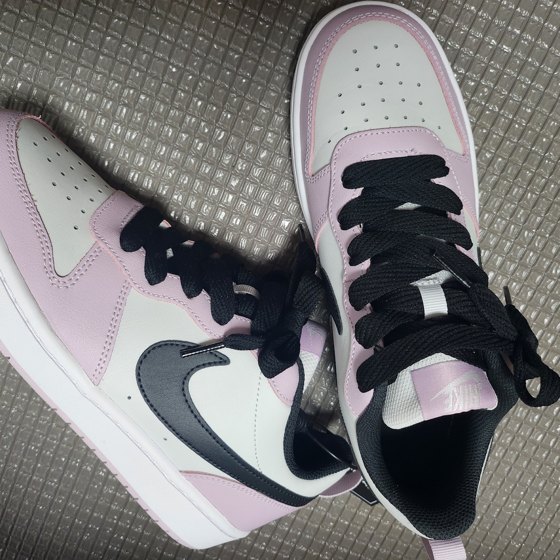 (GS) Nike Court Borough 2 Photon Dust Off Noir 착용 스타일