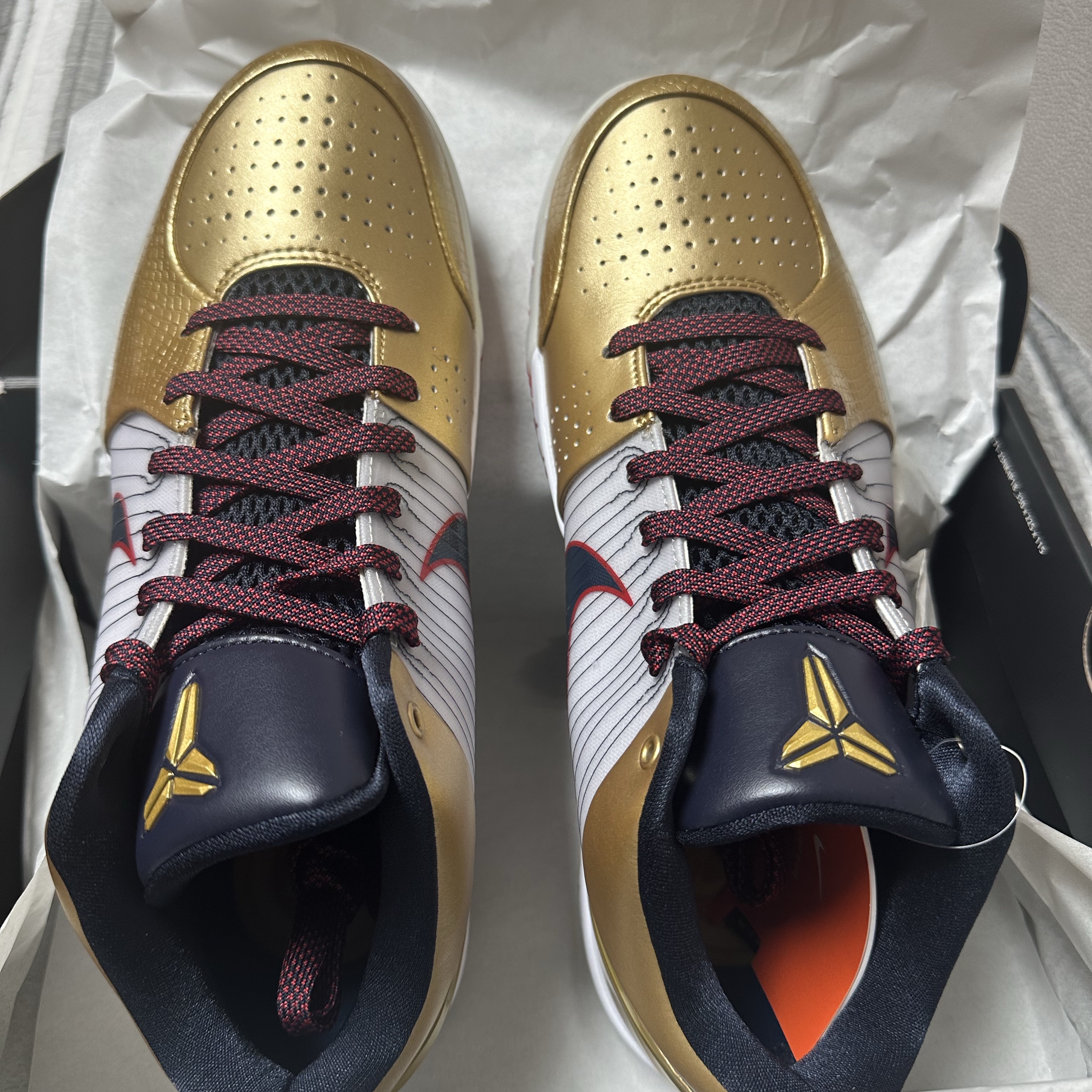 Nike Kobe 4 Protro Metallic Gold and Dark Obsidian 착용 스타일