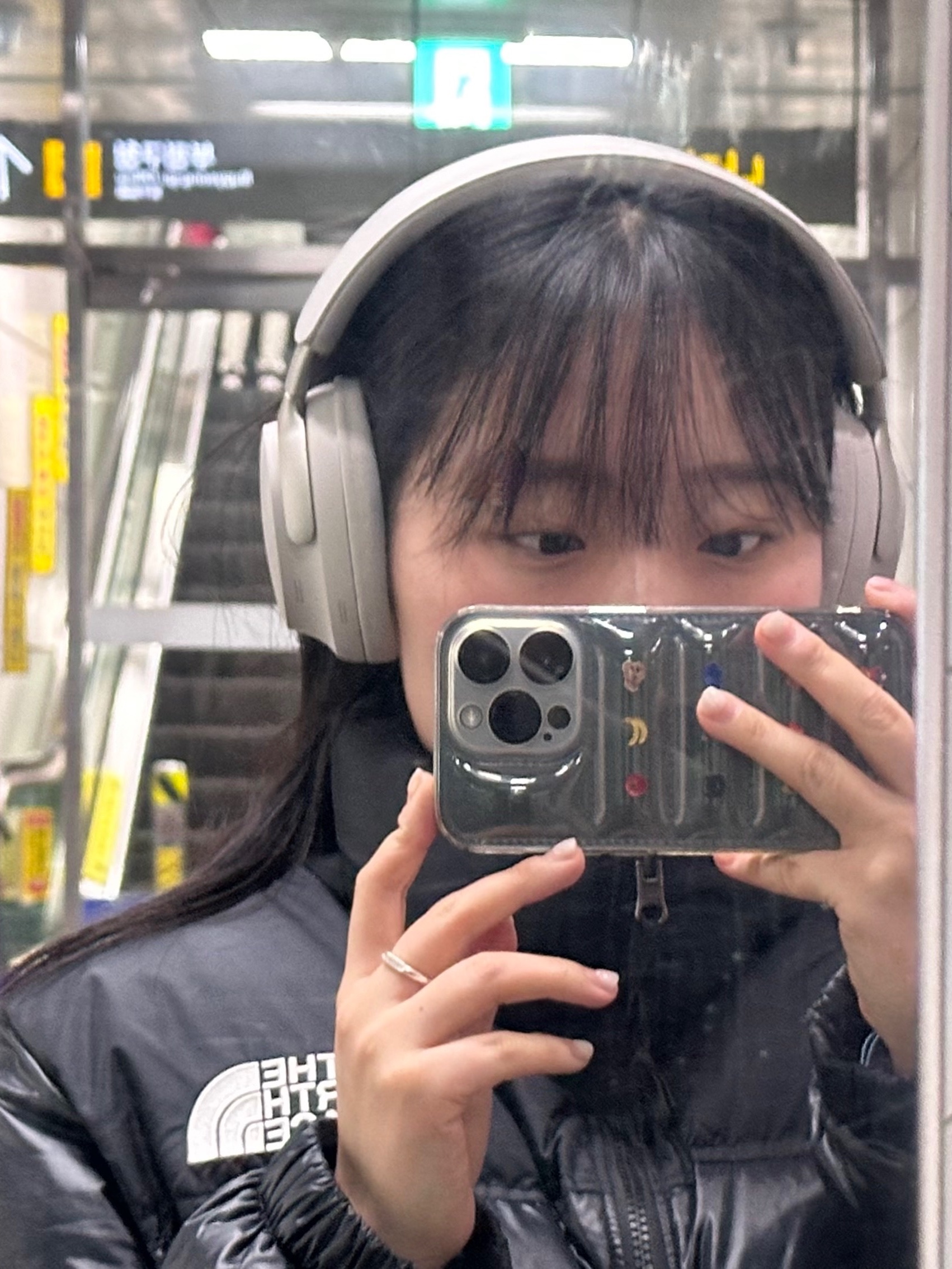 BOSE QC Ultra White Smoke (Korean Ver.) 착용 스타일 - 3