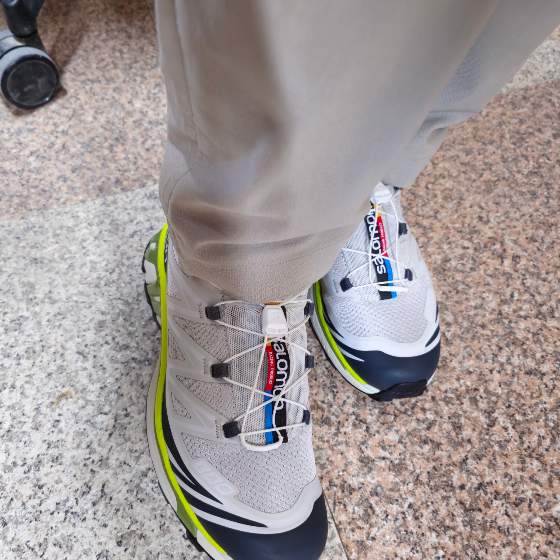 Salomon XT-6 Lunar Rock Magnet 착용 스타일 - 1