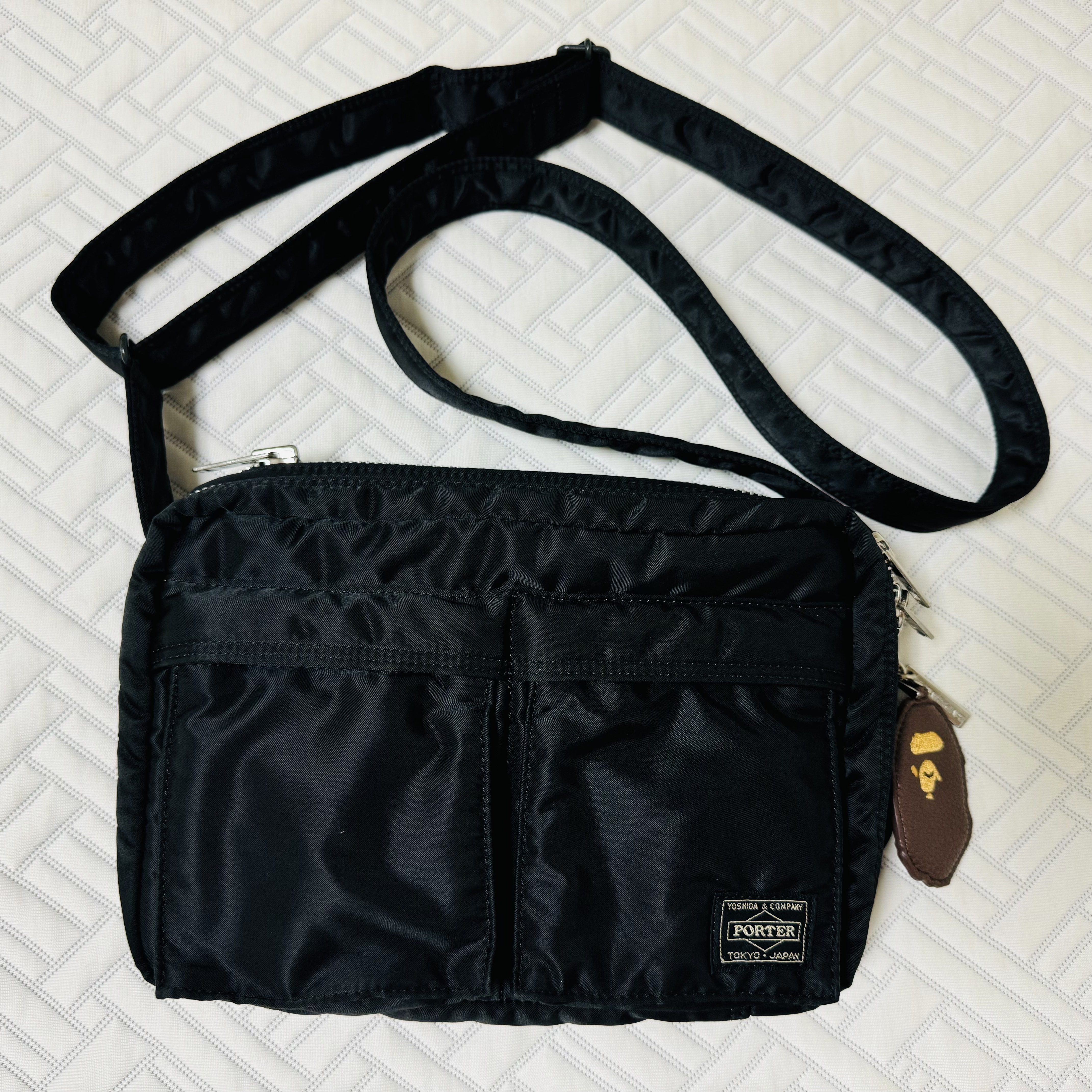Porter Tanker Shoulder Bag S Black 착용 스타일