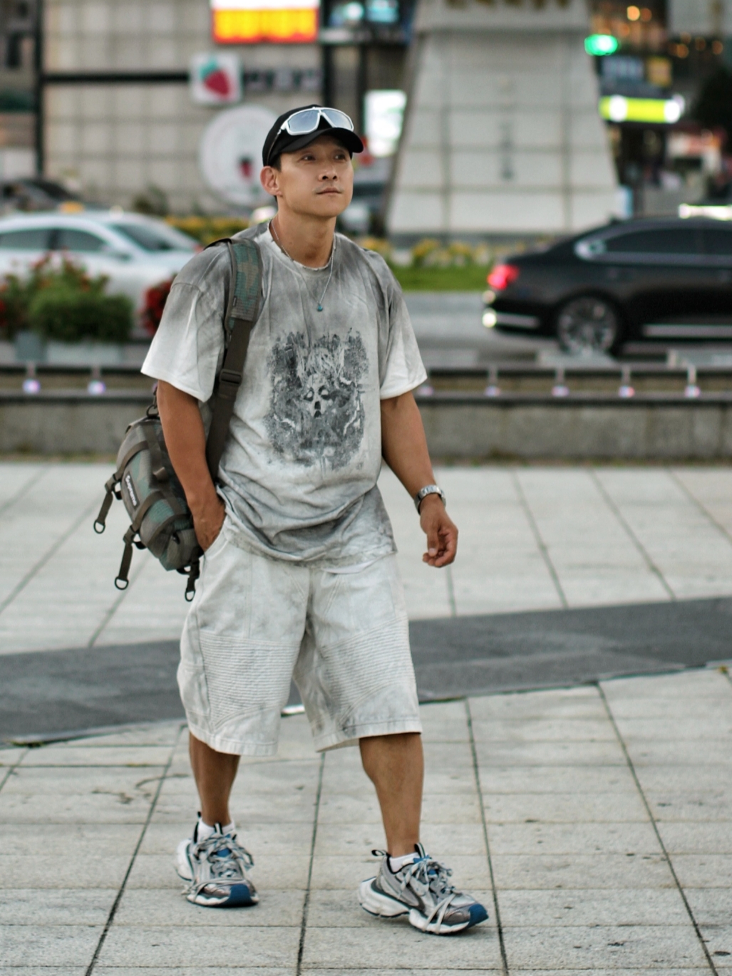 Balenciaga 3XL Sneakers Grey White Blue, Supreme Mini Duffle Bag Woodland Camo - 24SS 착용 스타일 - 2