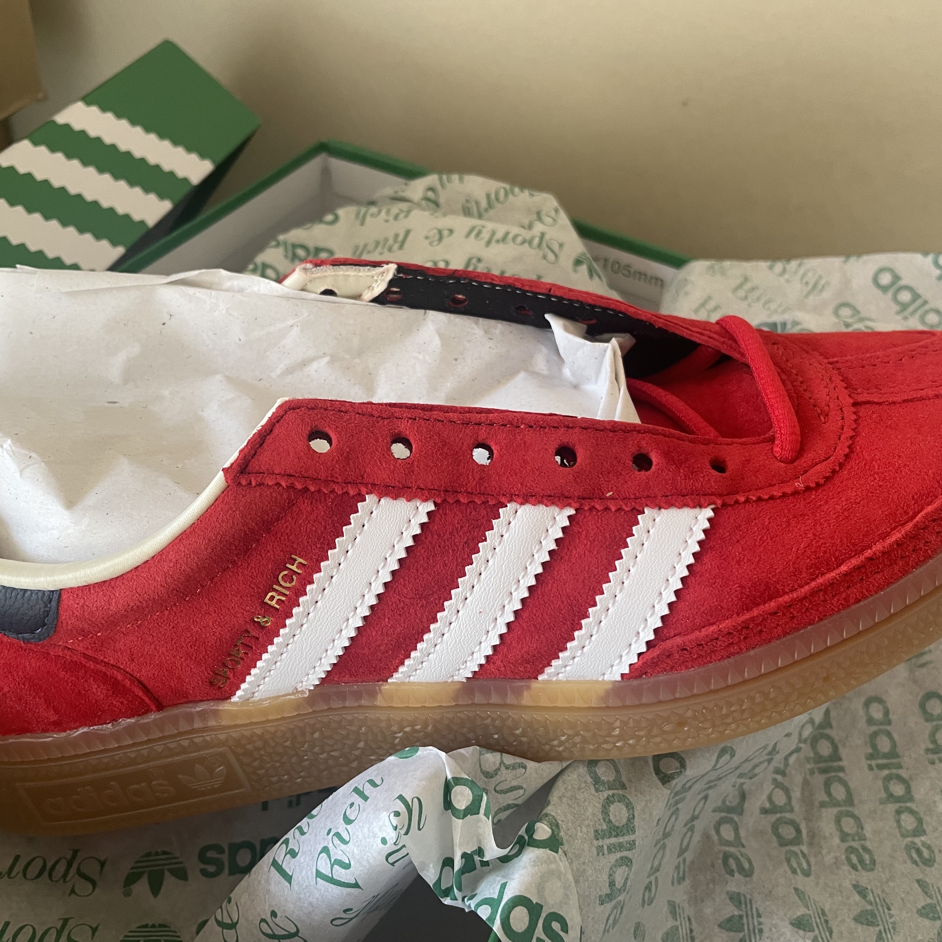 Adidas x Sporty & Rich Spezial Handball Collegiate Red Night Indigo 착용 스타일