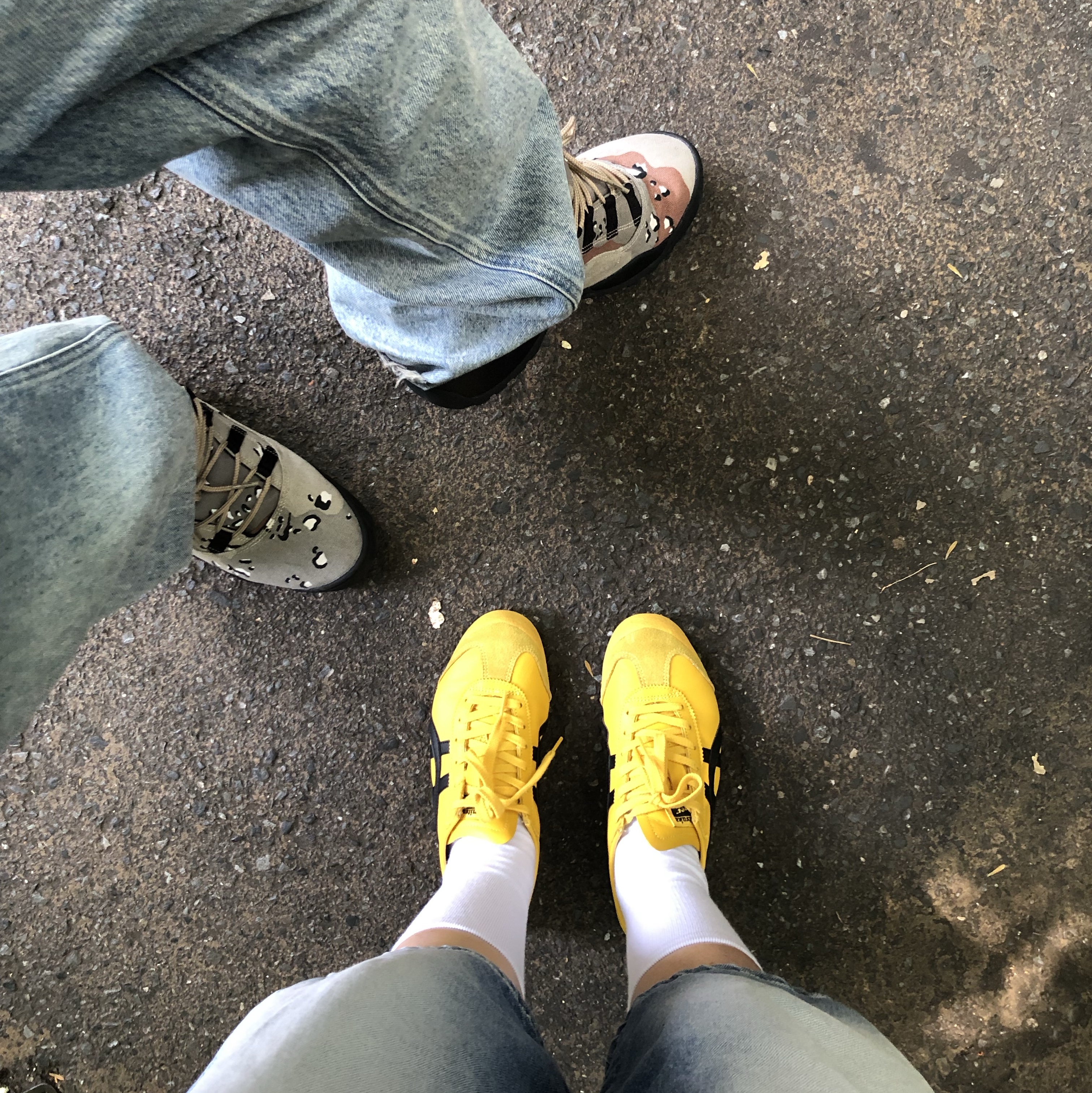 Onitsuka Tiger Mexico 66 Yellow Black, [KREAM 단독] Safarispot Highway Inn T-Shirt Black White 착용 스타일 - 2