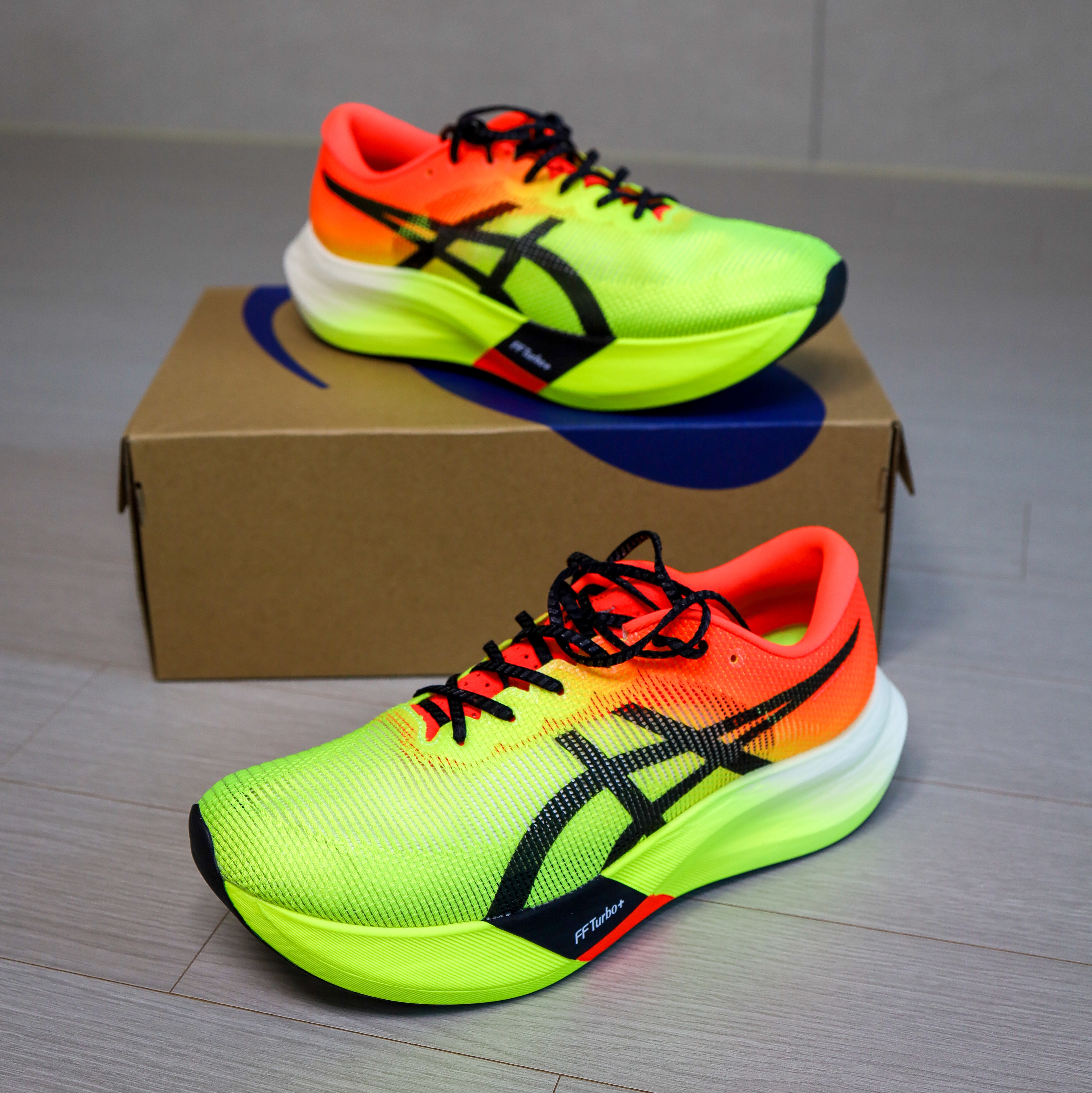 Asics Metaspeed Edge Paris Safety Yellow Black 착용 스타일
